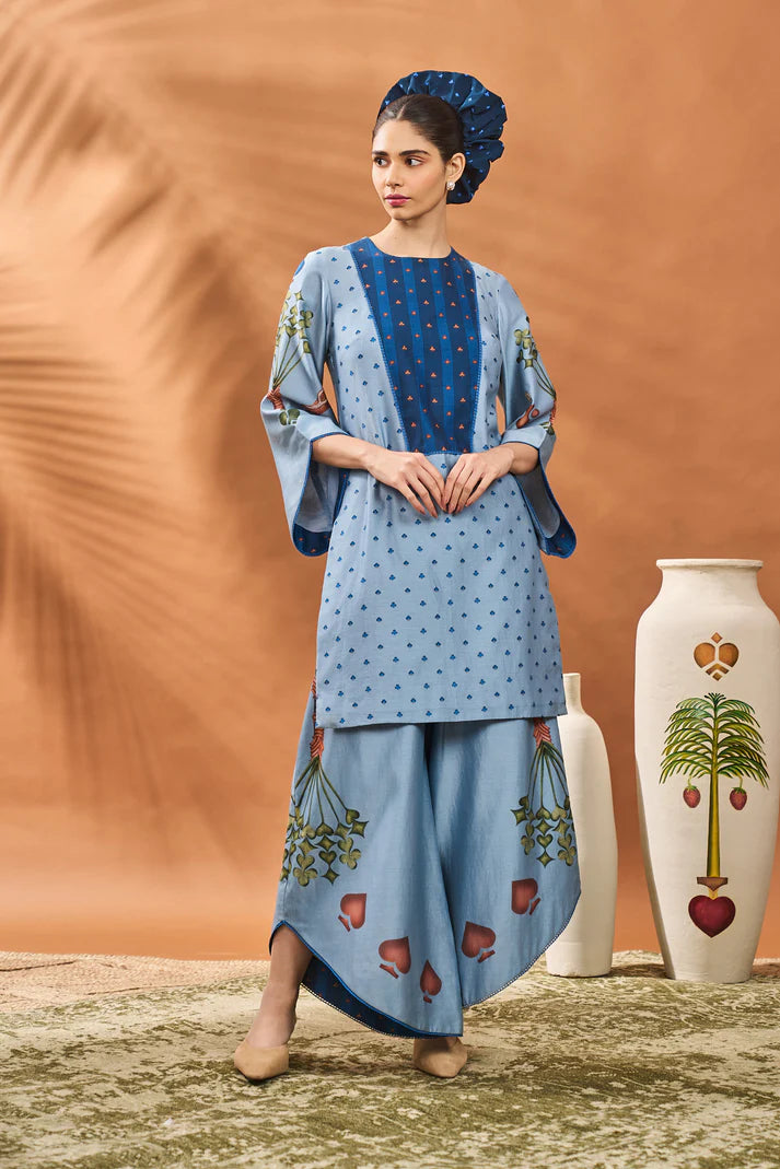 POWDER BLUE SPADE BLOSSOM TUNIC SET.