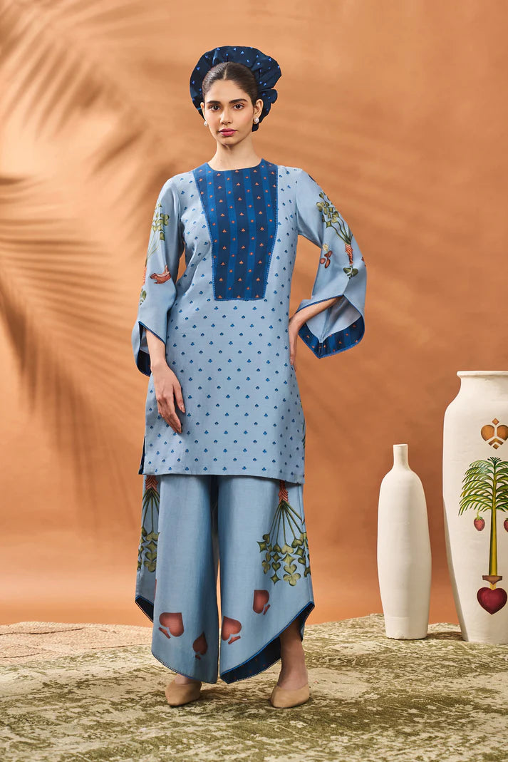 POWDER BLUE SPADE BLOSSOM TUNIC SET.