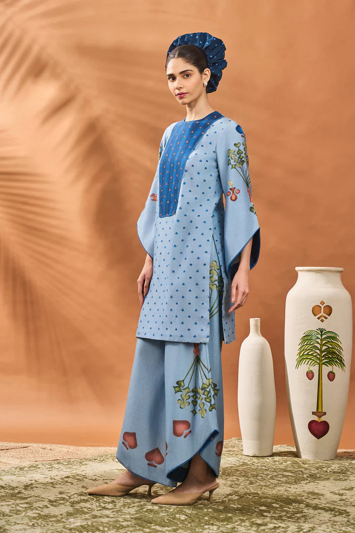 POWDER BLUE SPADE BLOSSOM TUNIC SET.