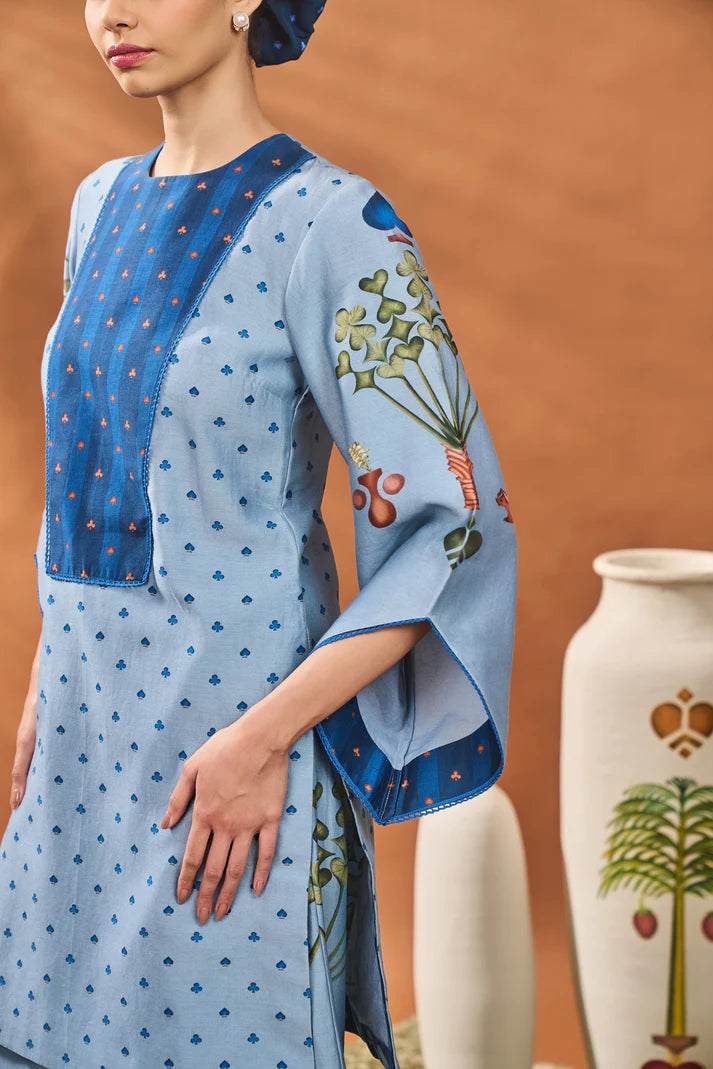 POWDER BLUE SPADE BLOSSOM TUNIC SET.