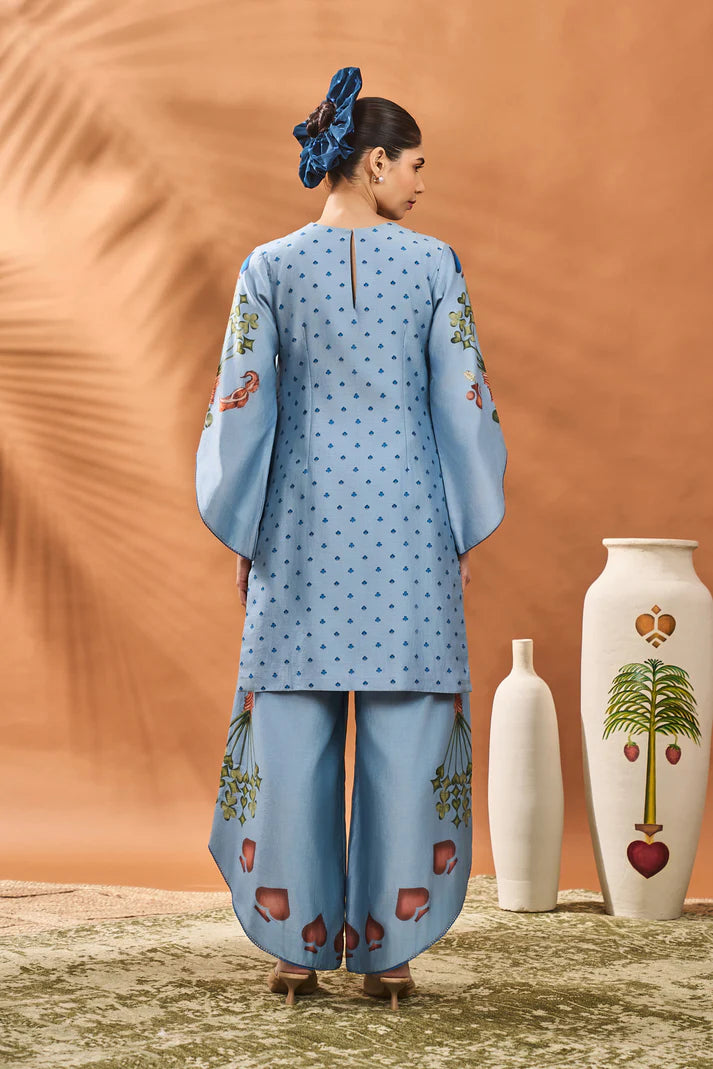 POWDER BLUE SPADE BLOSSOM TUNIC SET.
