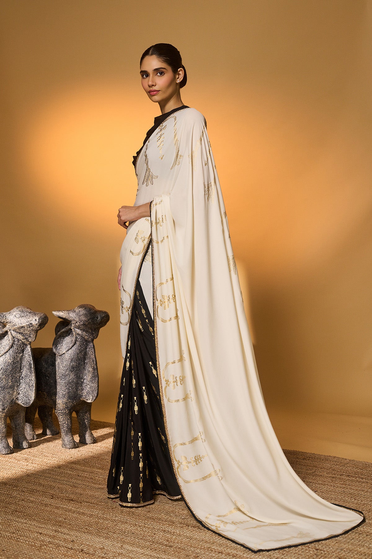 Black & White Tribal Pillar Saree
