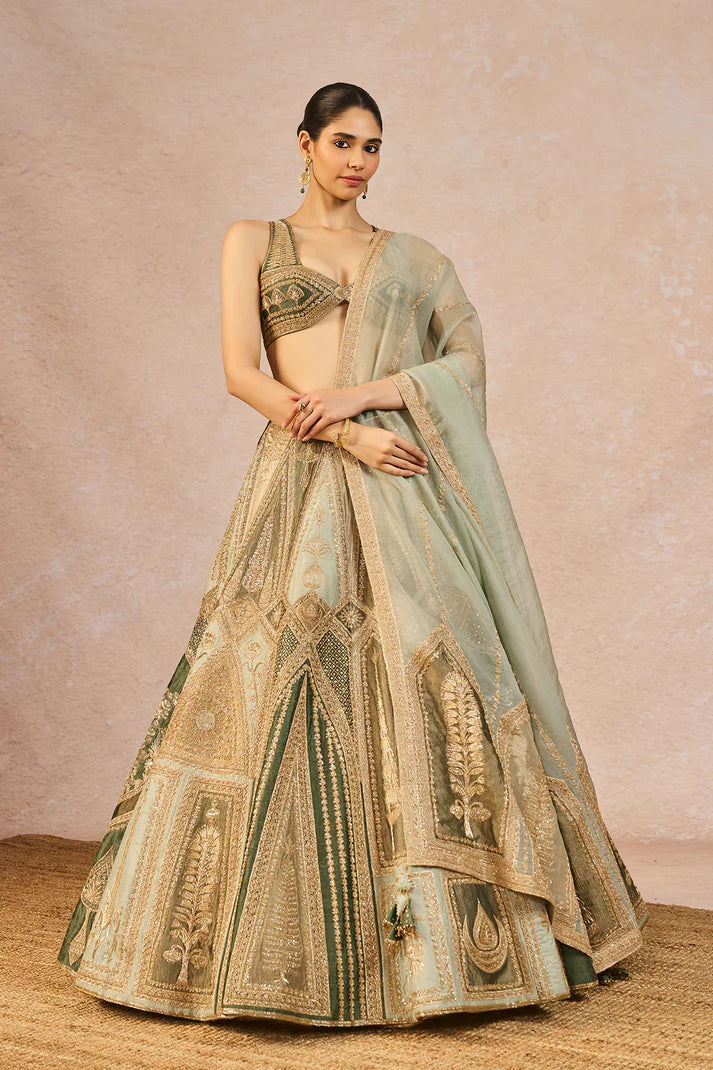 ‘JAISE KOI SAPNA’ LEHENGA