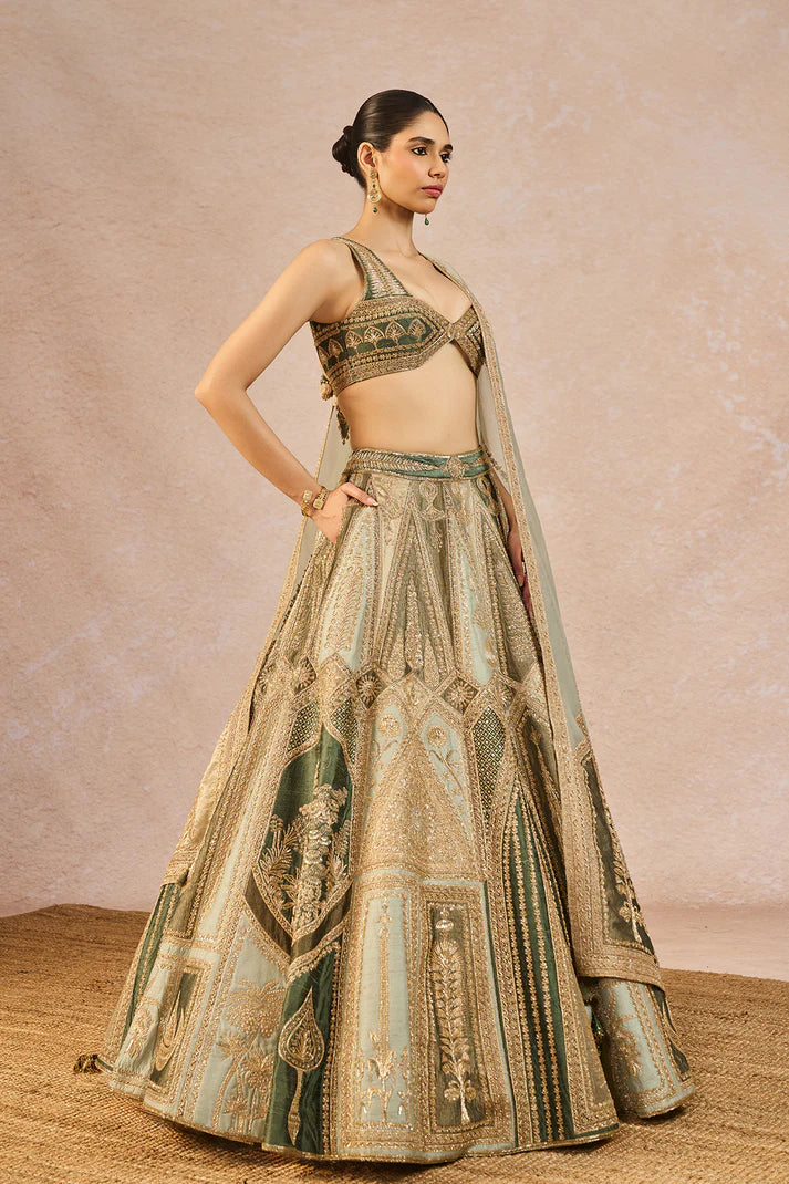 ‘JAISE KOI SAPNA’ LEHENGA