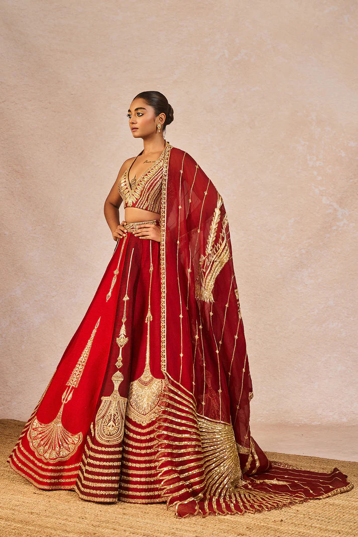 âMILAN KI AASâ LEHENGA