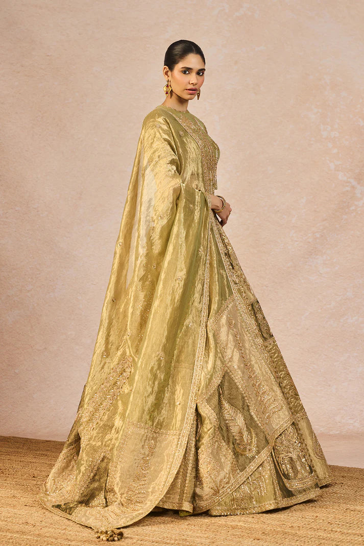 ‘KHWABON KI SHEHZADI’ LEHENGA