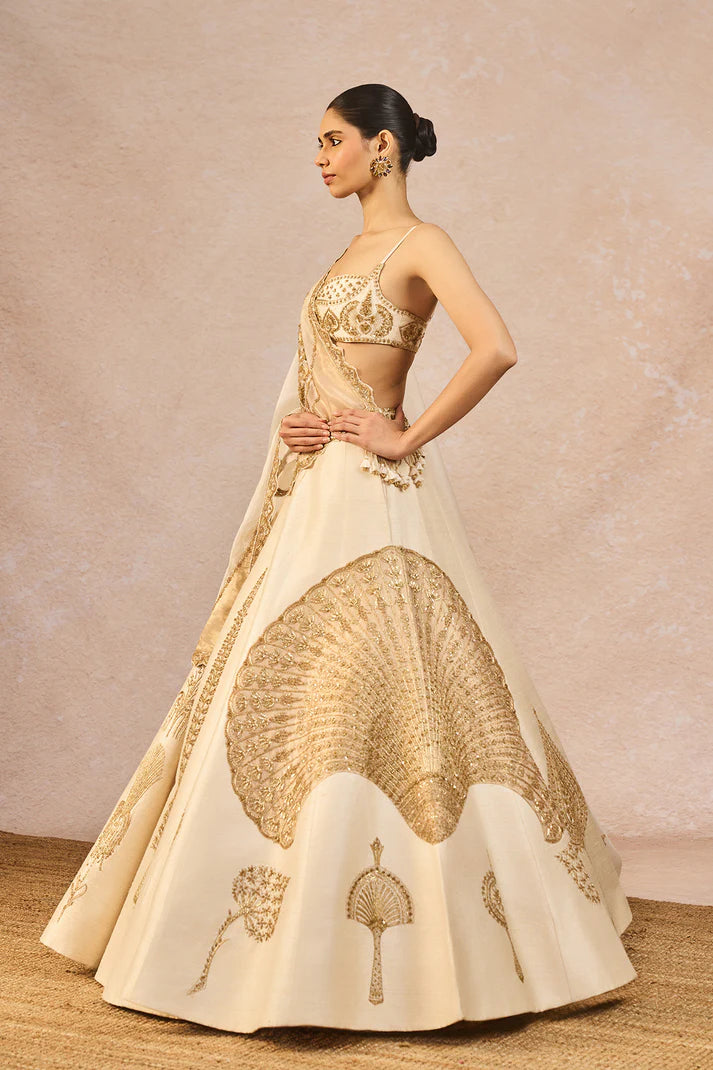 âPEHLI KIRANâ LEHENGA 1