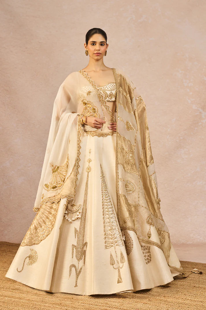 âPEHLI KIRANâ LEHENGA 1