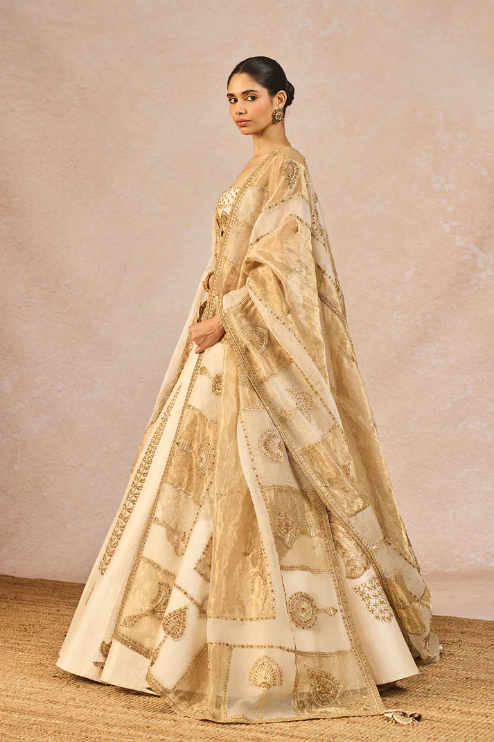 âPEHLI KIRANâ LEHENGA 1