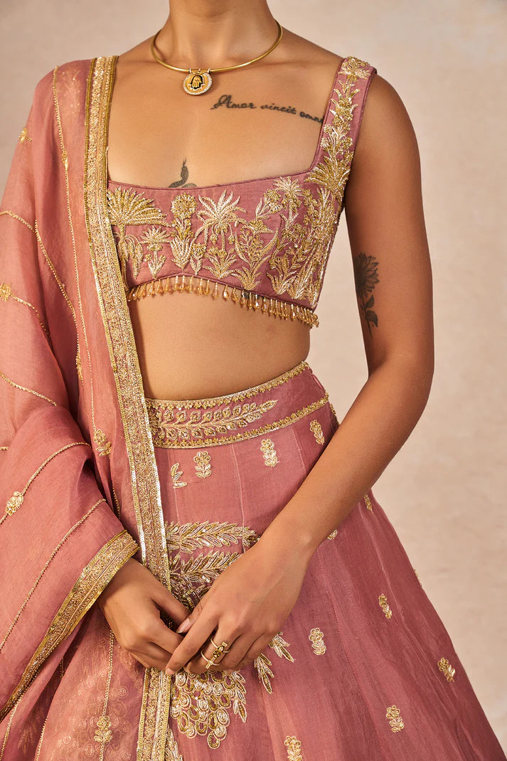 ‘PYAAR KE CHARCHE’ LEHENGA