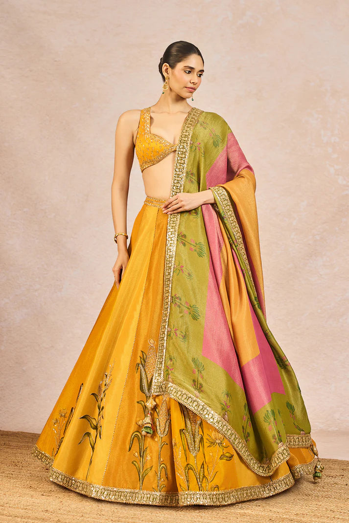 The âAJNABI EHSAASâ LEHENGA SET