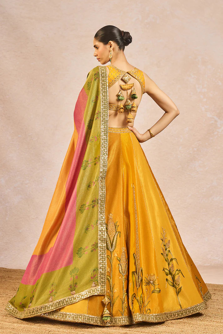 The âAJNABI EHSAASâ LEHENGA SET