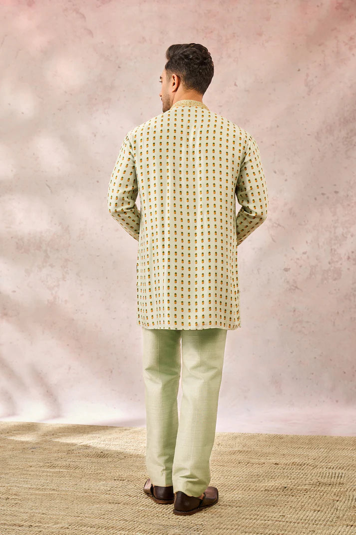 THE KASHNI KURTA