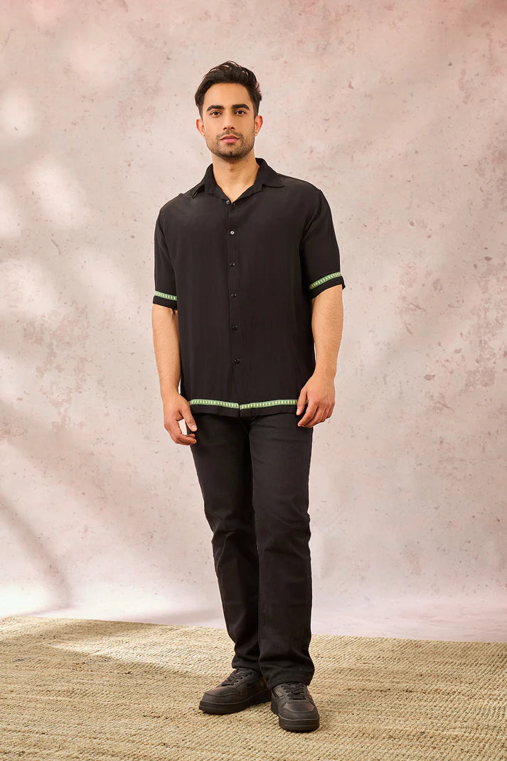 BLACK TROPICAL PRINT SHIRT