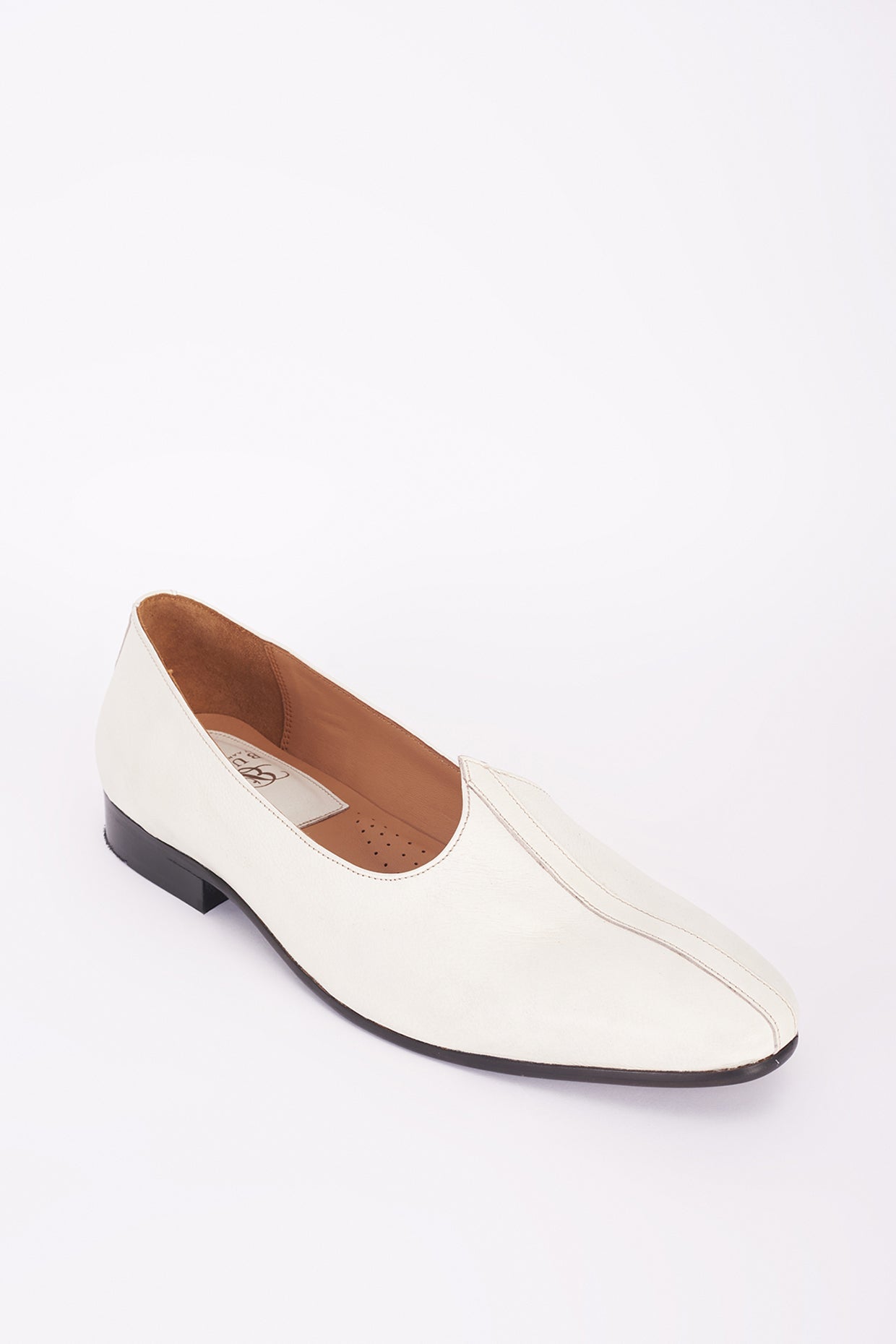 Off-white classic Italian leather mojdi