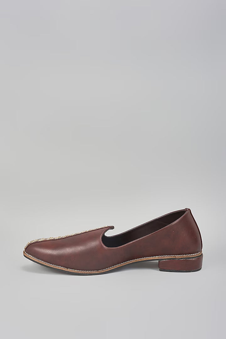 Brown Embroidered Juttis