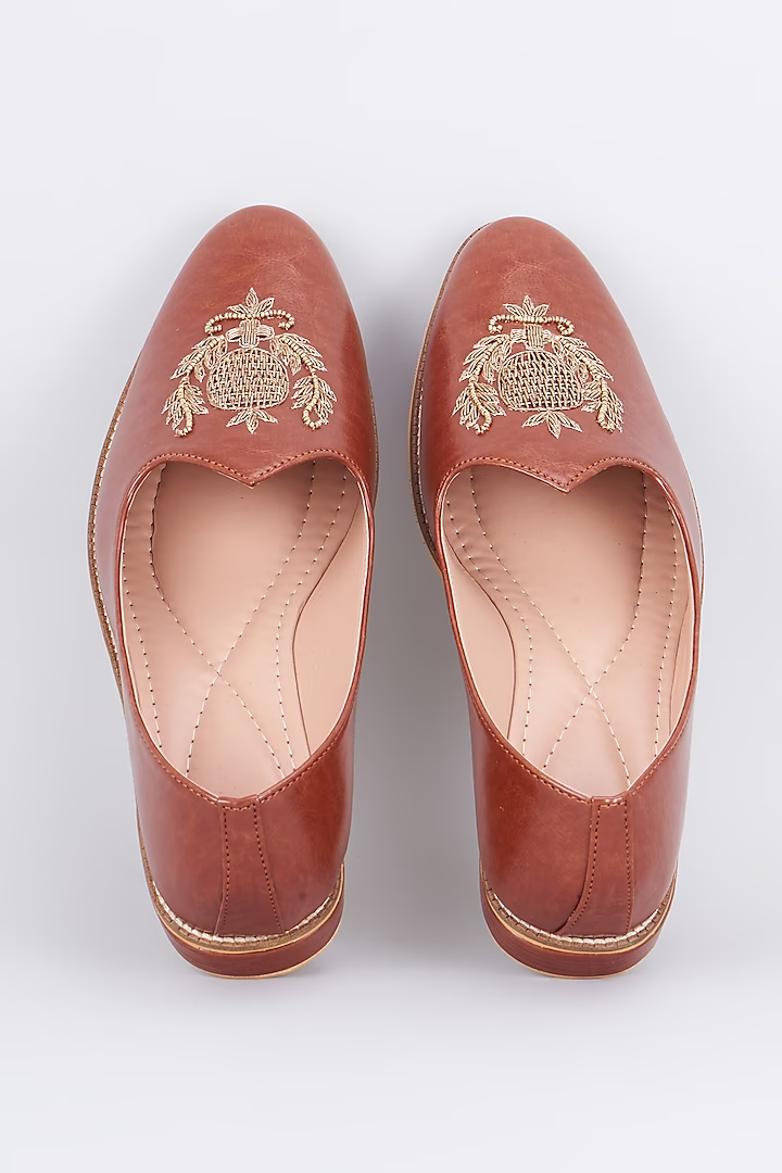 Tan brown leather based slip on juttis