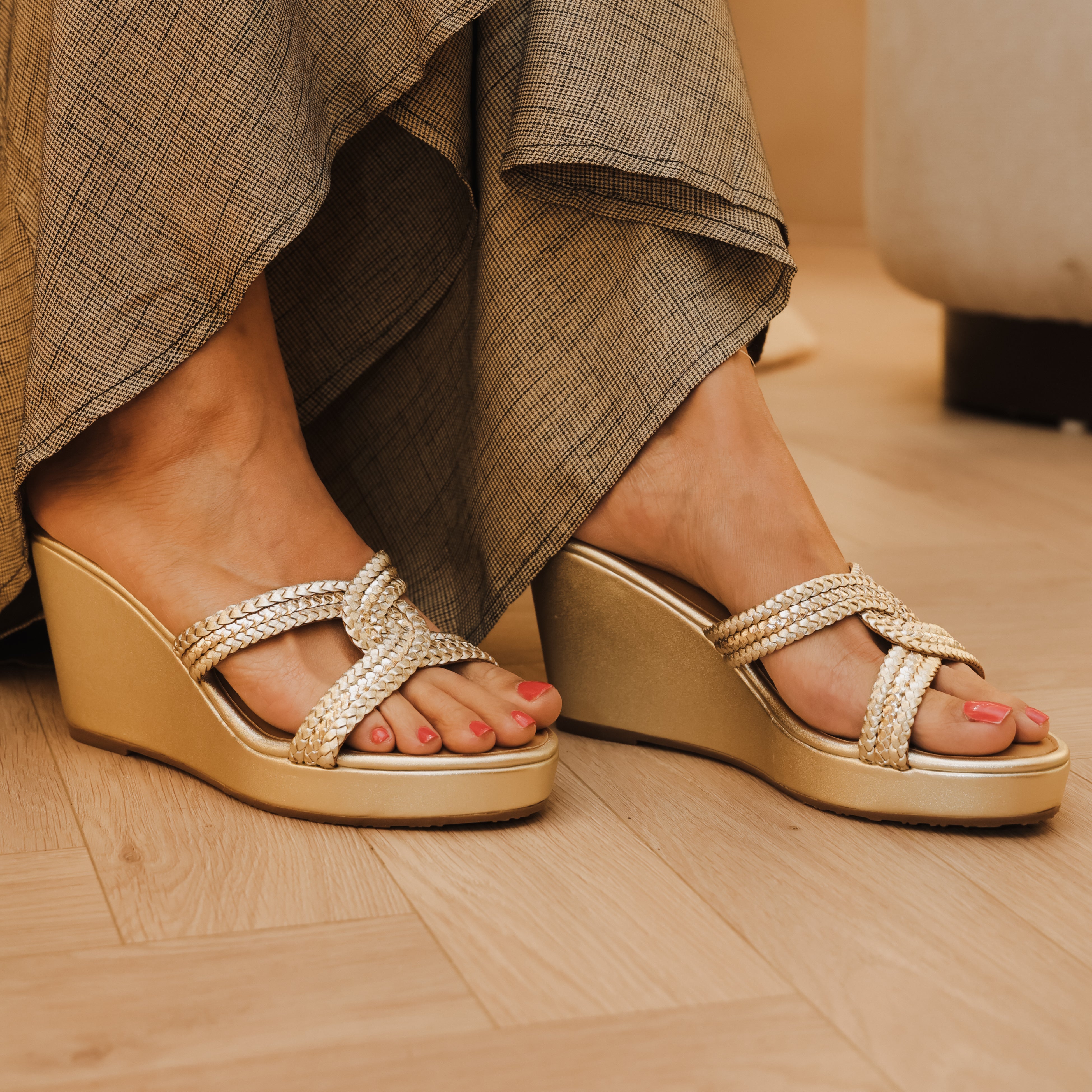 JESSICA- GOLD WEDGES