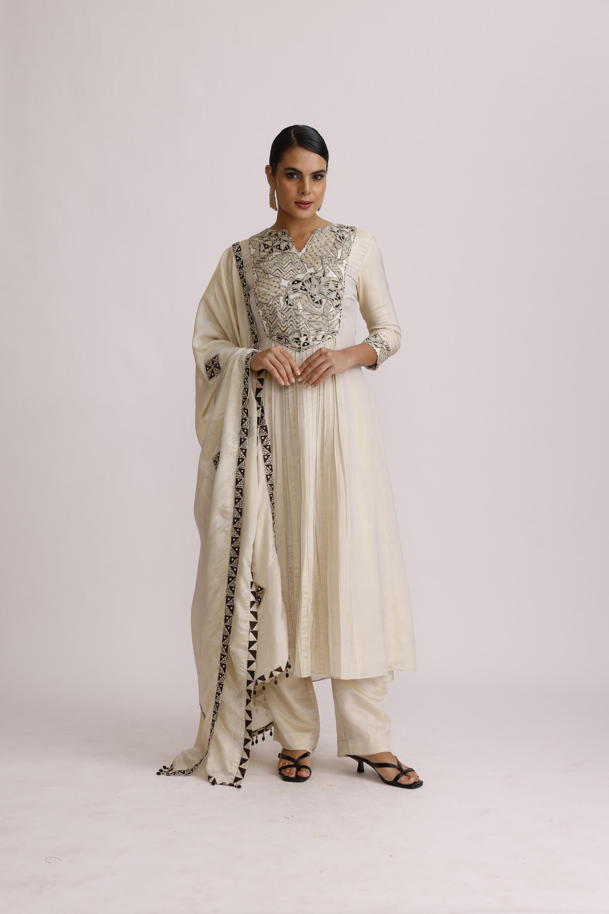 IVORY KURTA PANT DUPATTA SET