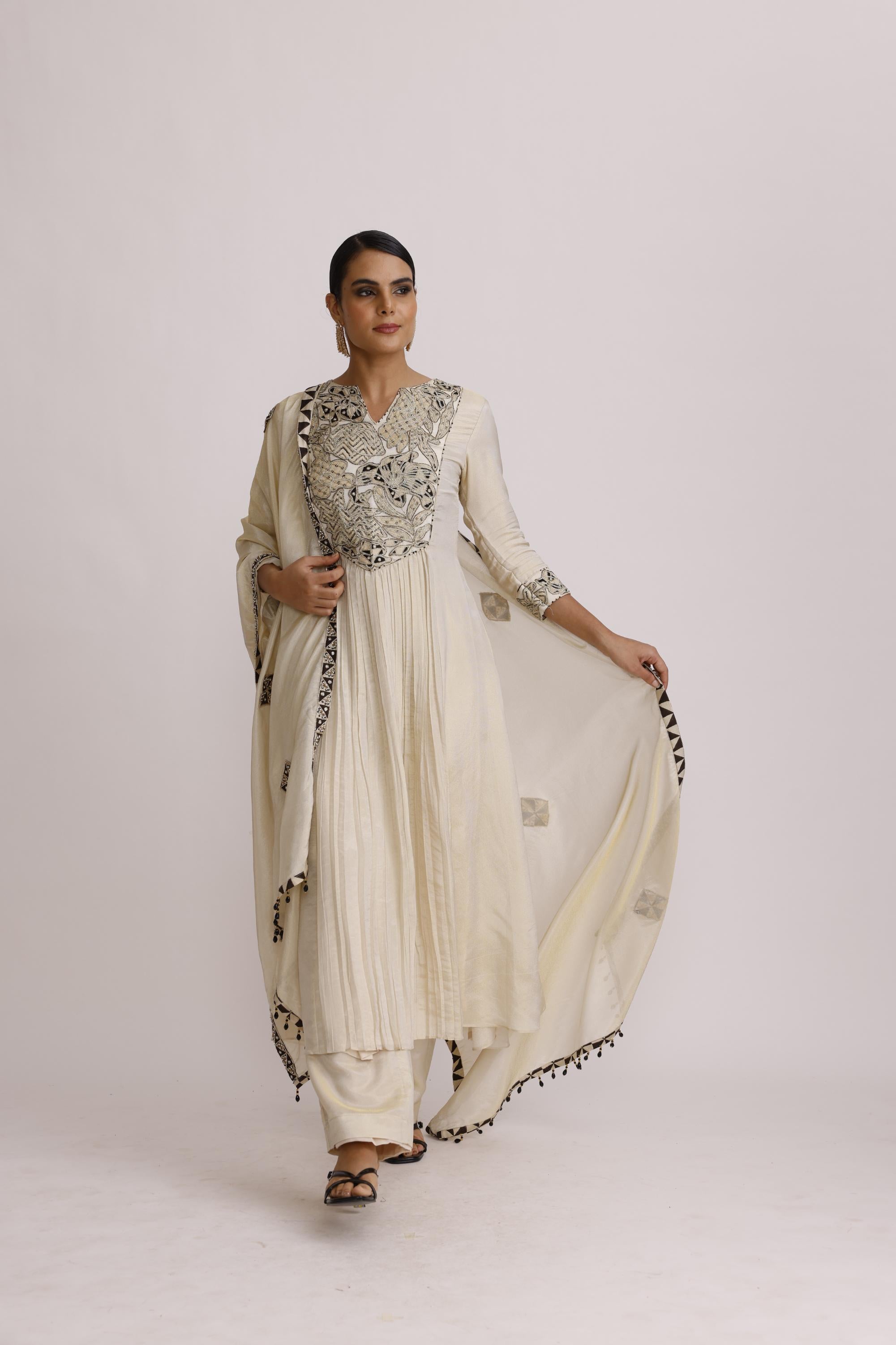 IVORY KURTA PANT DUPATTA SET