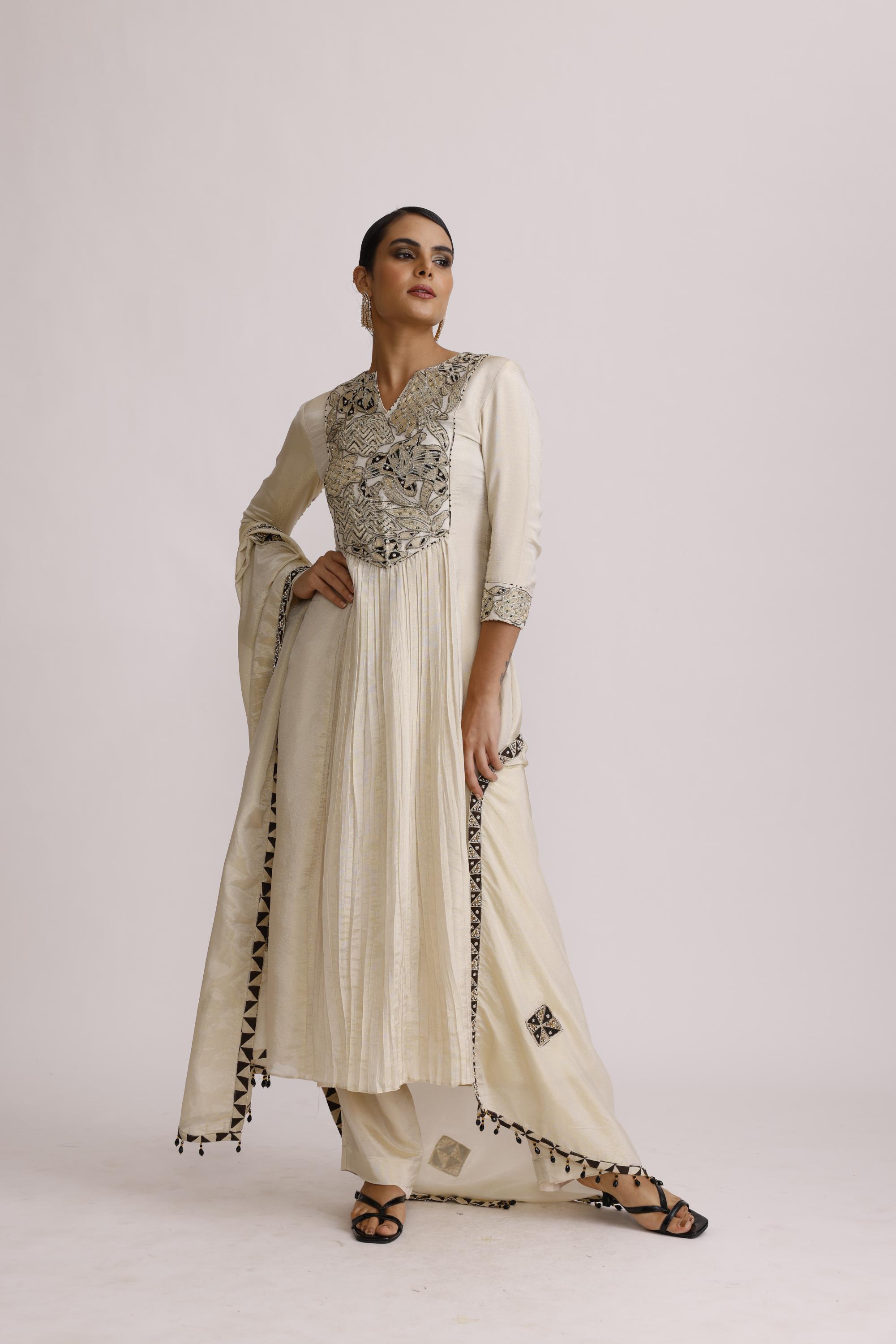 IVORY KURTA PANT DUPATTA SET