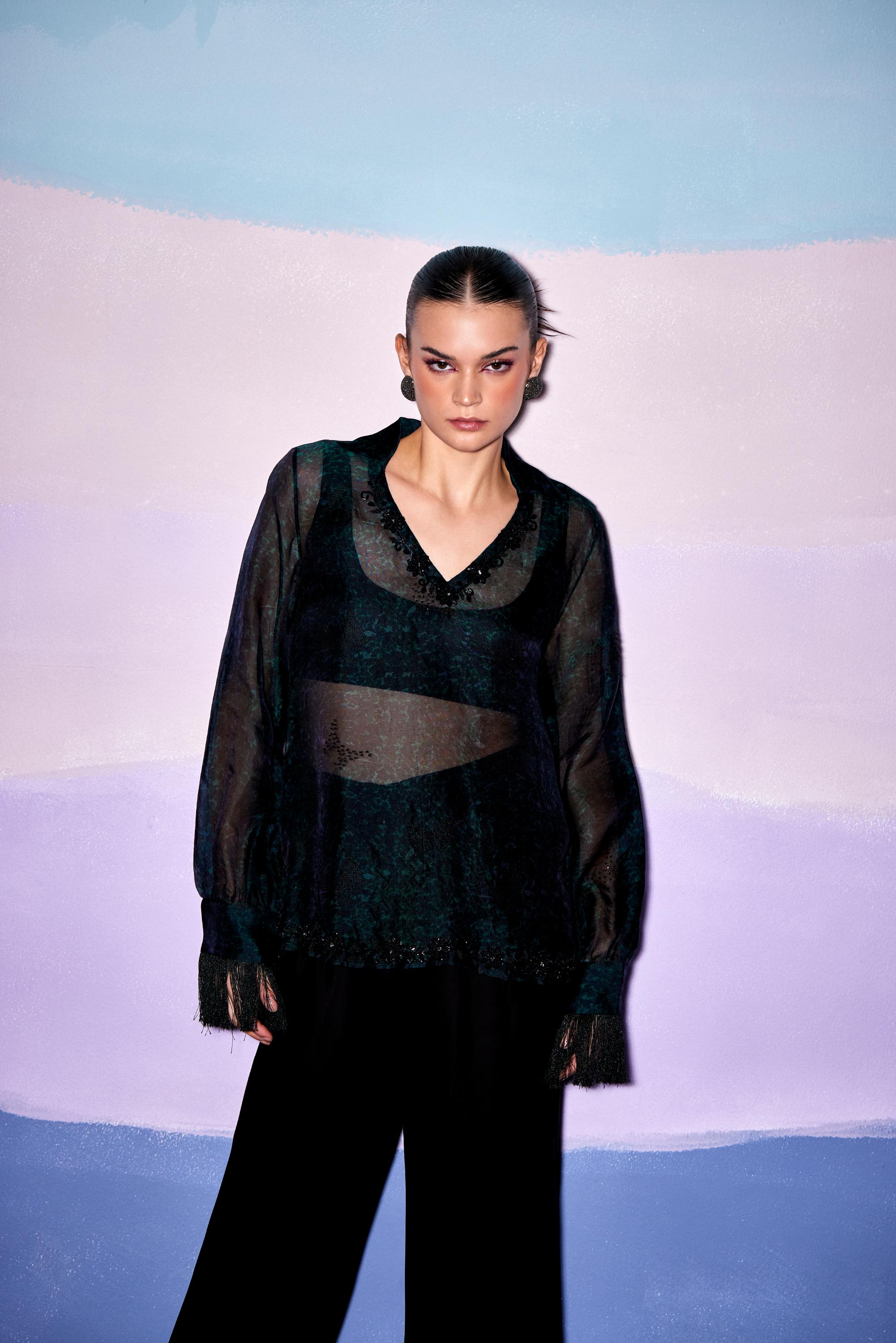 EMBELLISHED V KNECK TOP