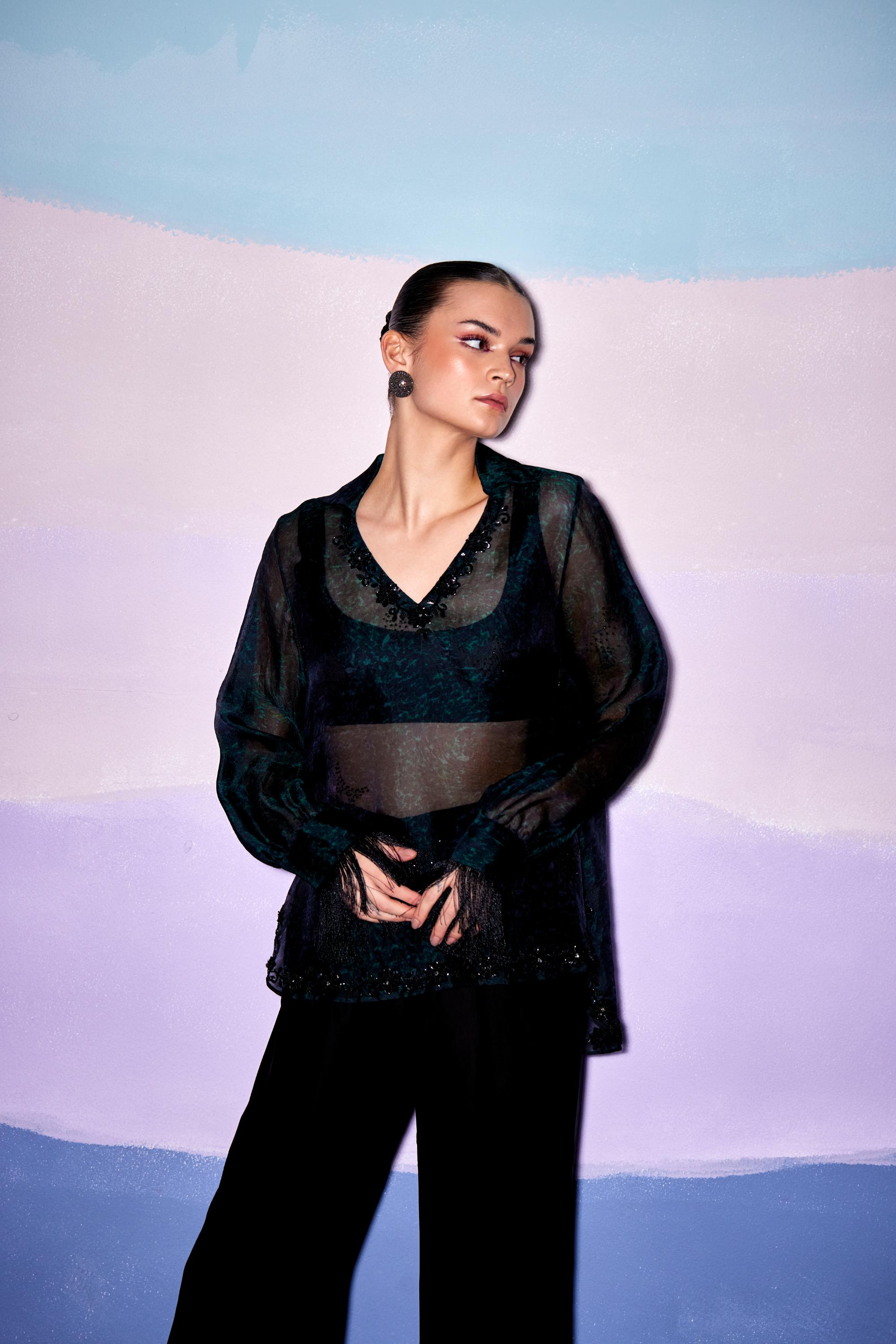 EMBELLISHED V KNECK TOP