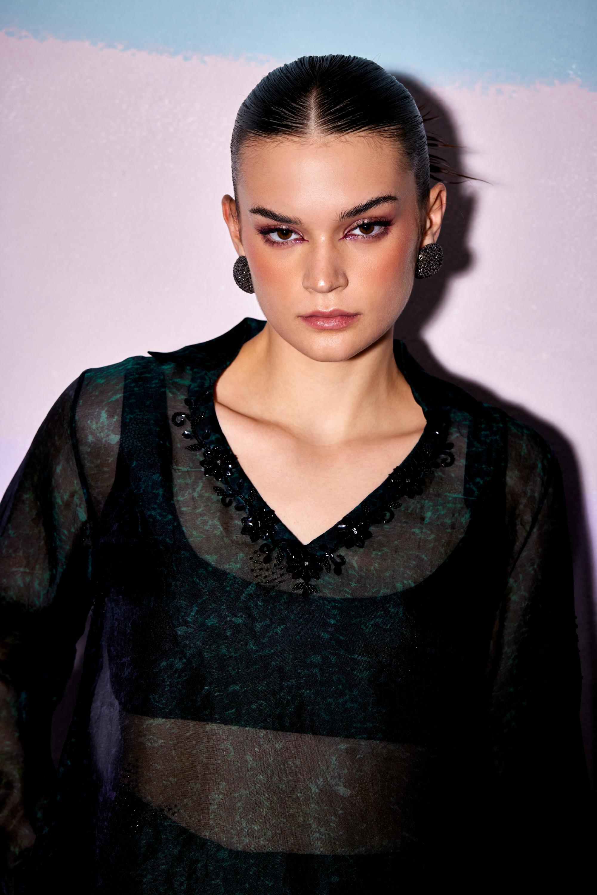 EMBELLISHED V KNECK TOP