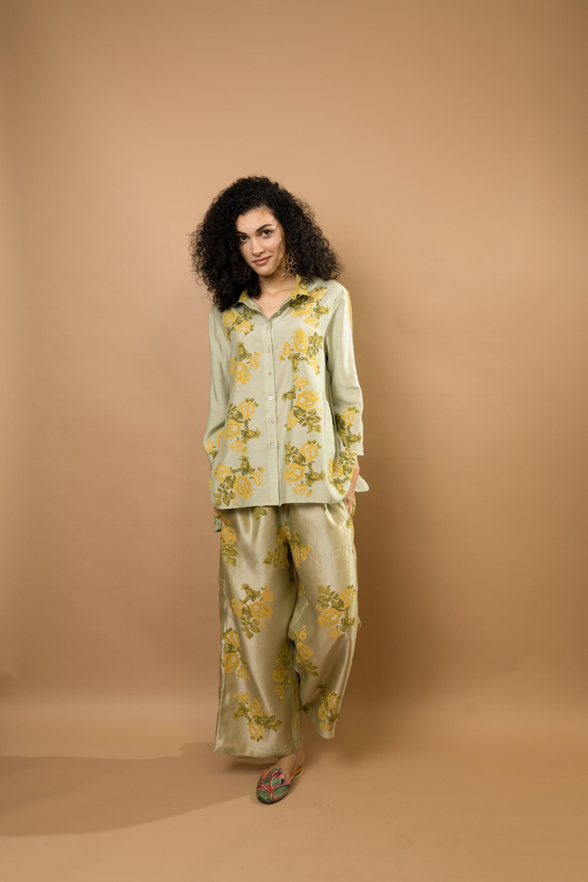 Pistag rosettes block-printed asymmetrical hem shirt