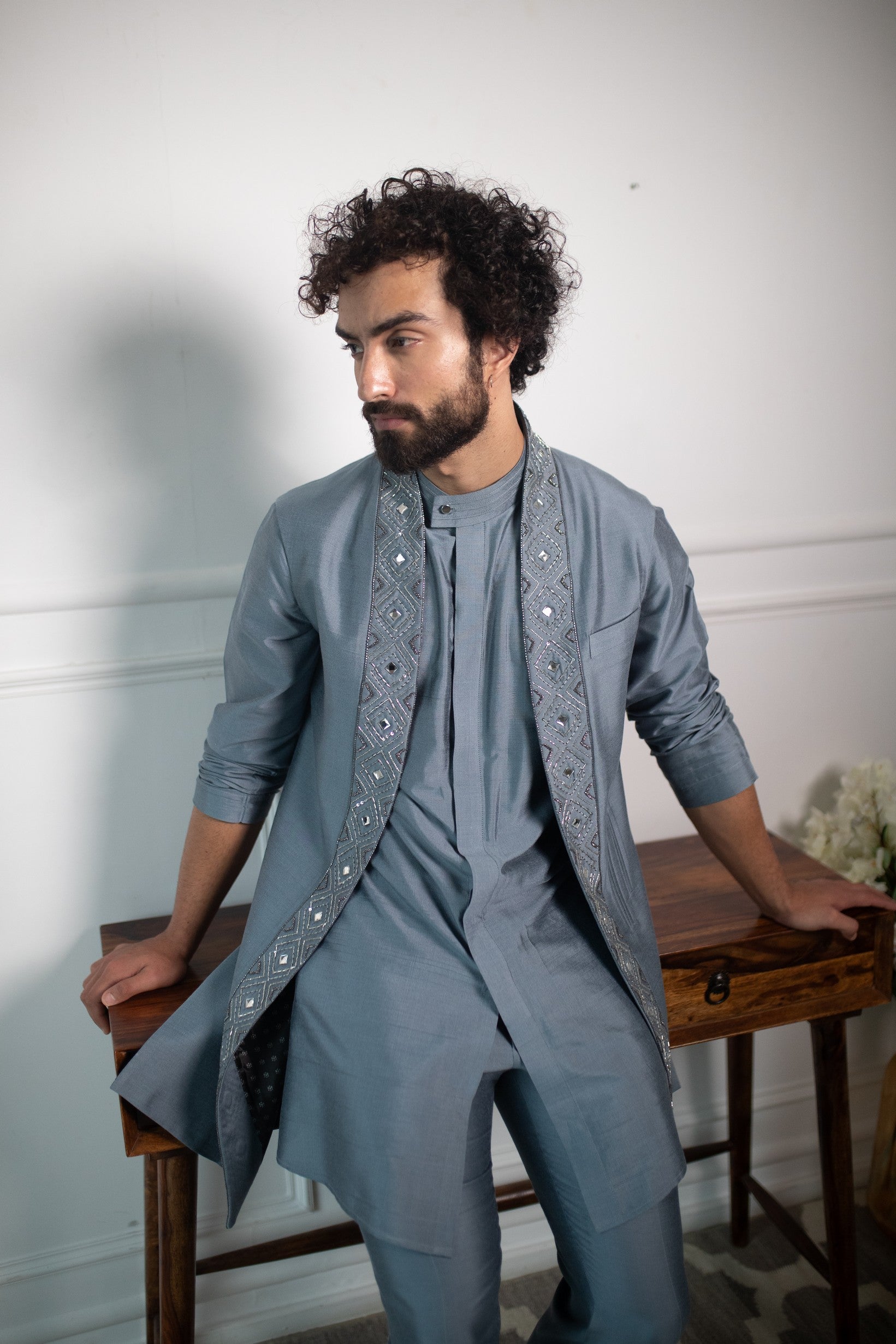 Moonless light shrug set