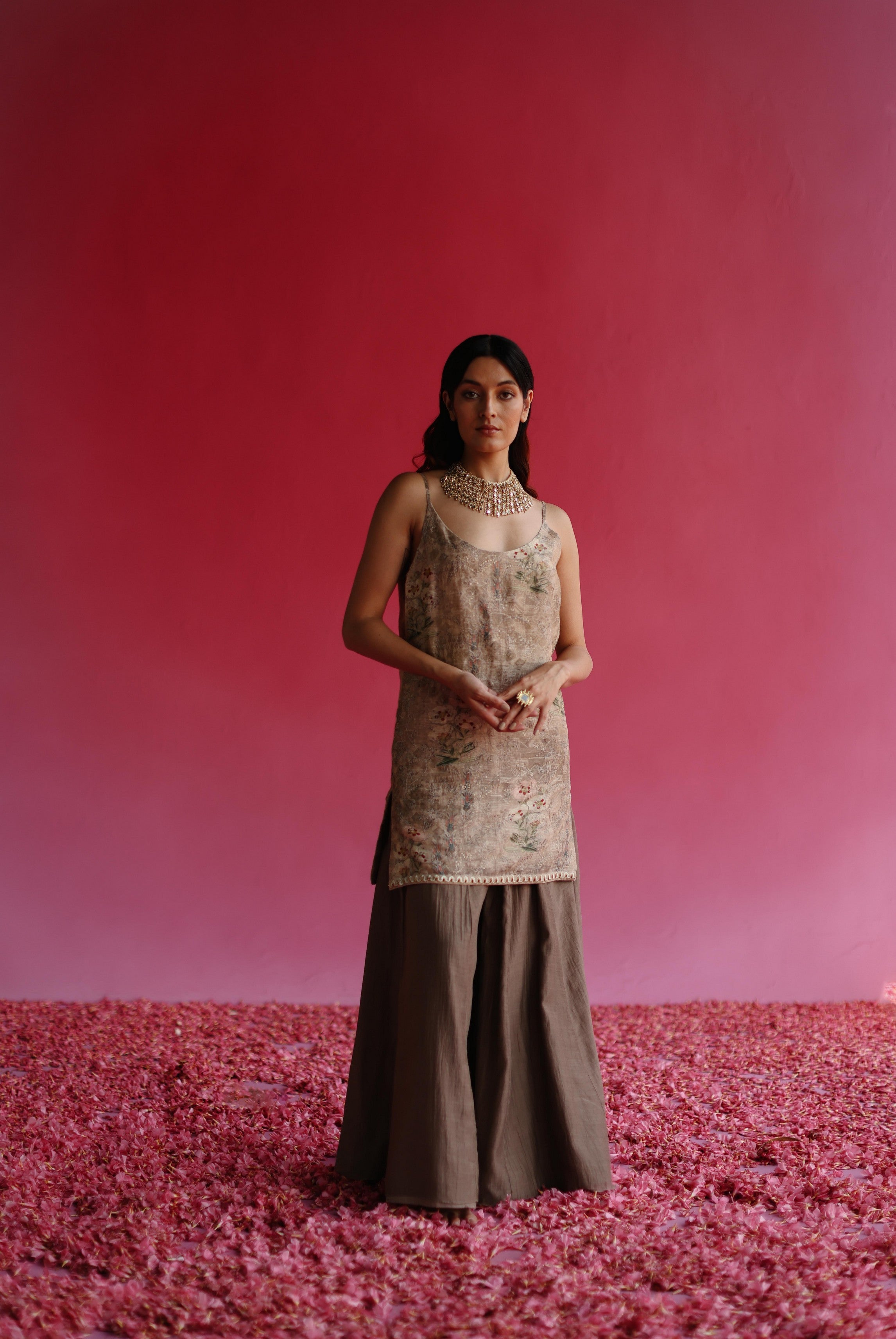 Nanda : Dainty and delightful (Grey)