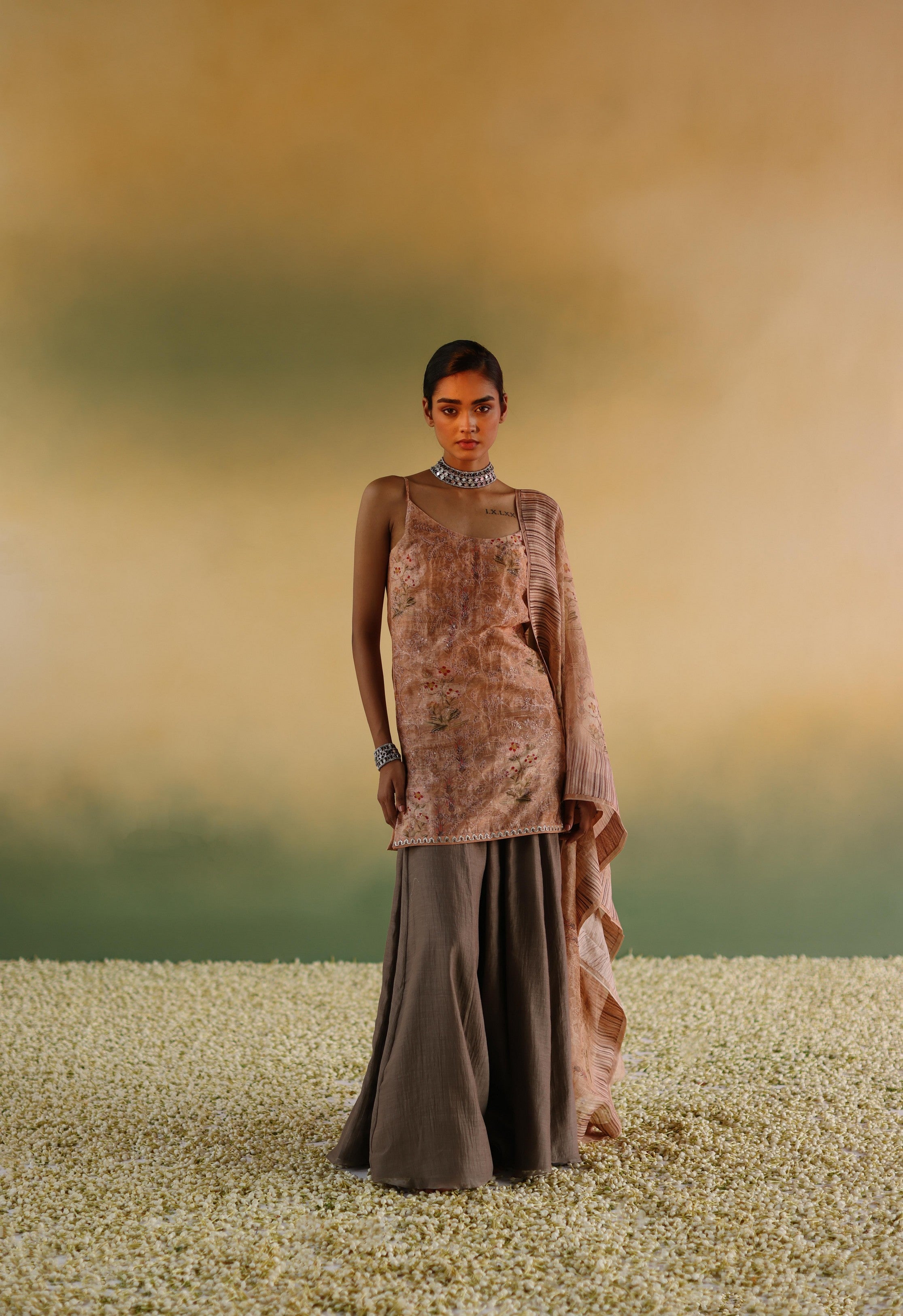 Nanda : Dainty and delightful (Peach)