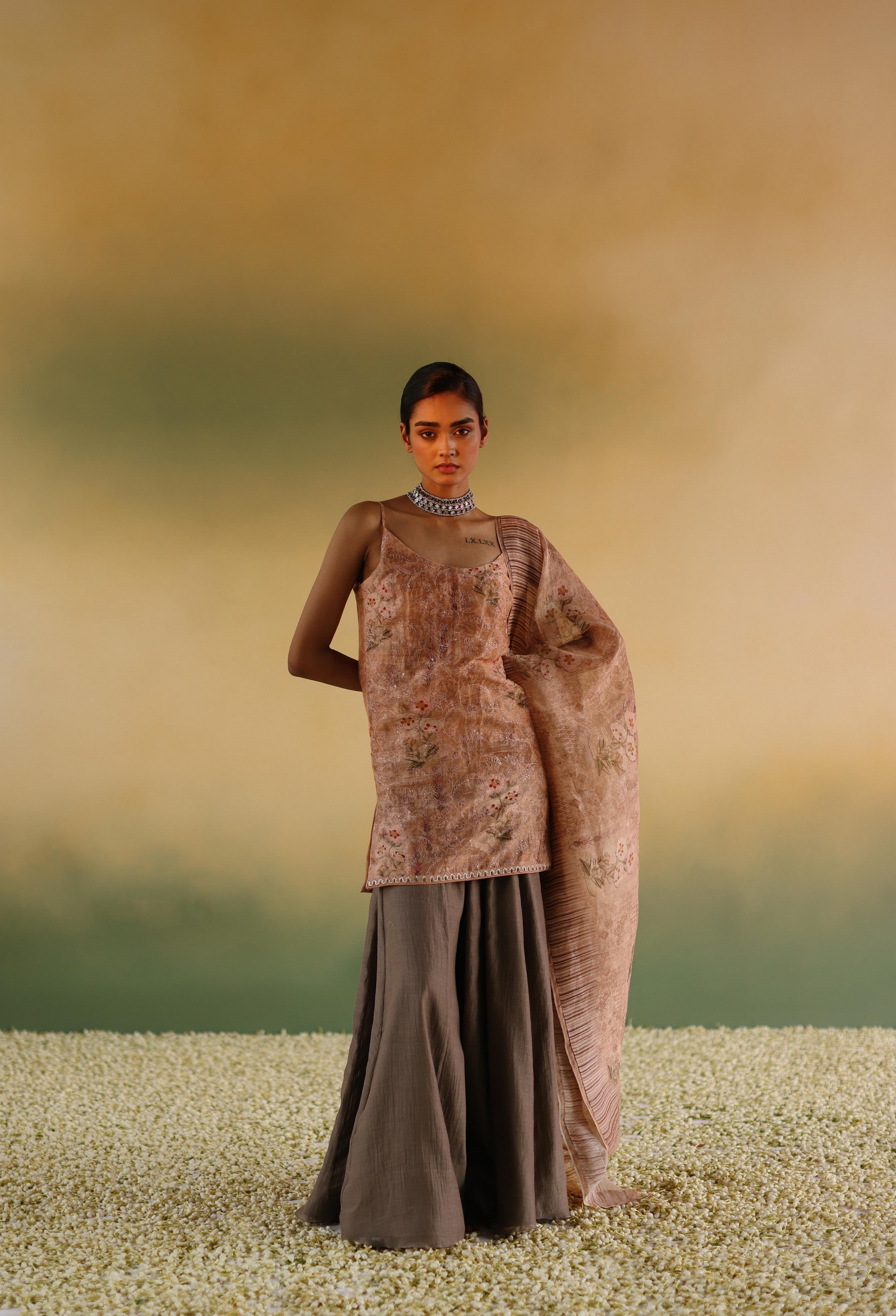 Nanda : Dainty and delightful (Peach)