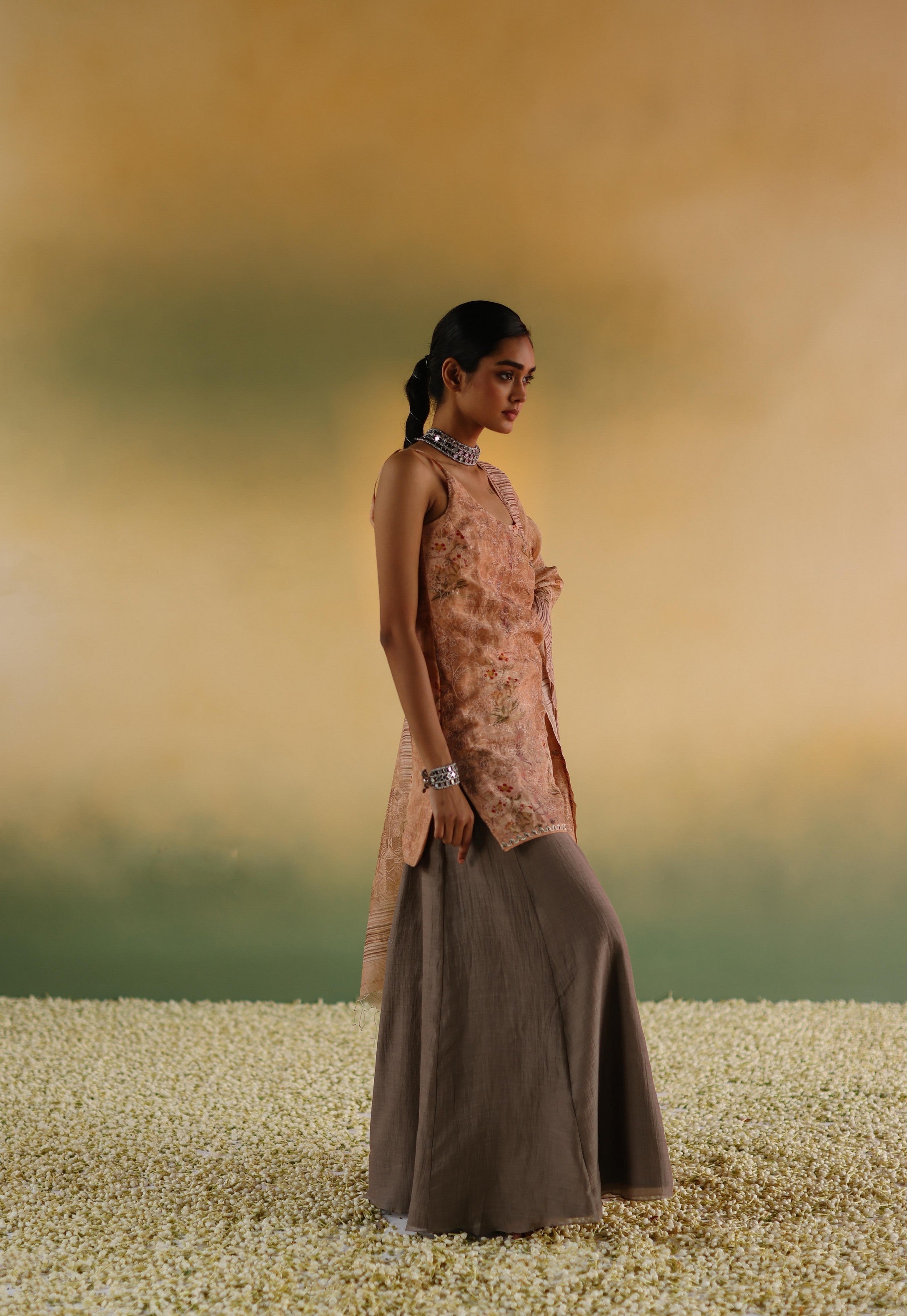 Nanda : Dainty and delightful (Peach)