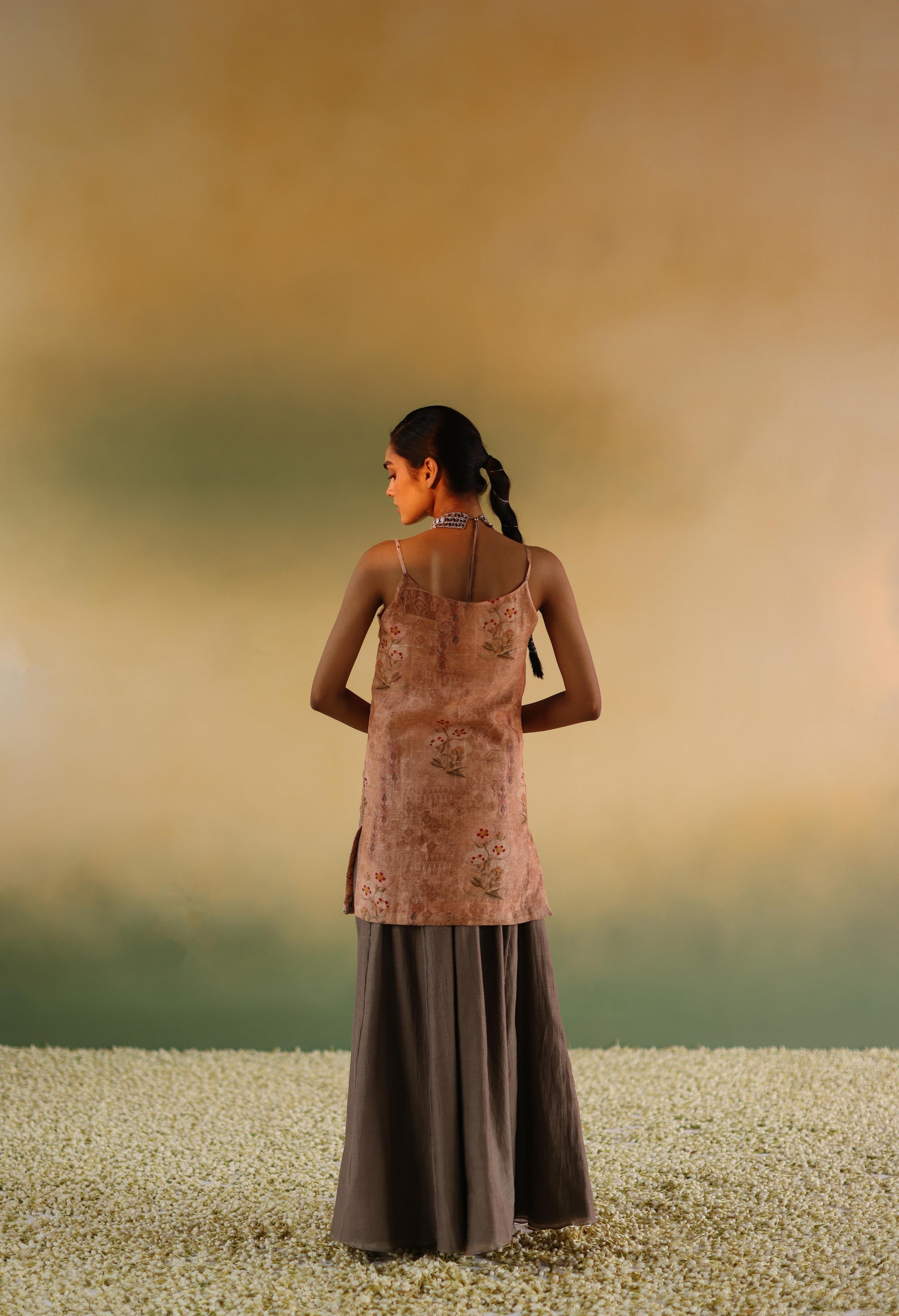 Nanda : Dainty and delightful (Peach)