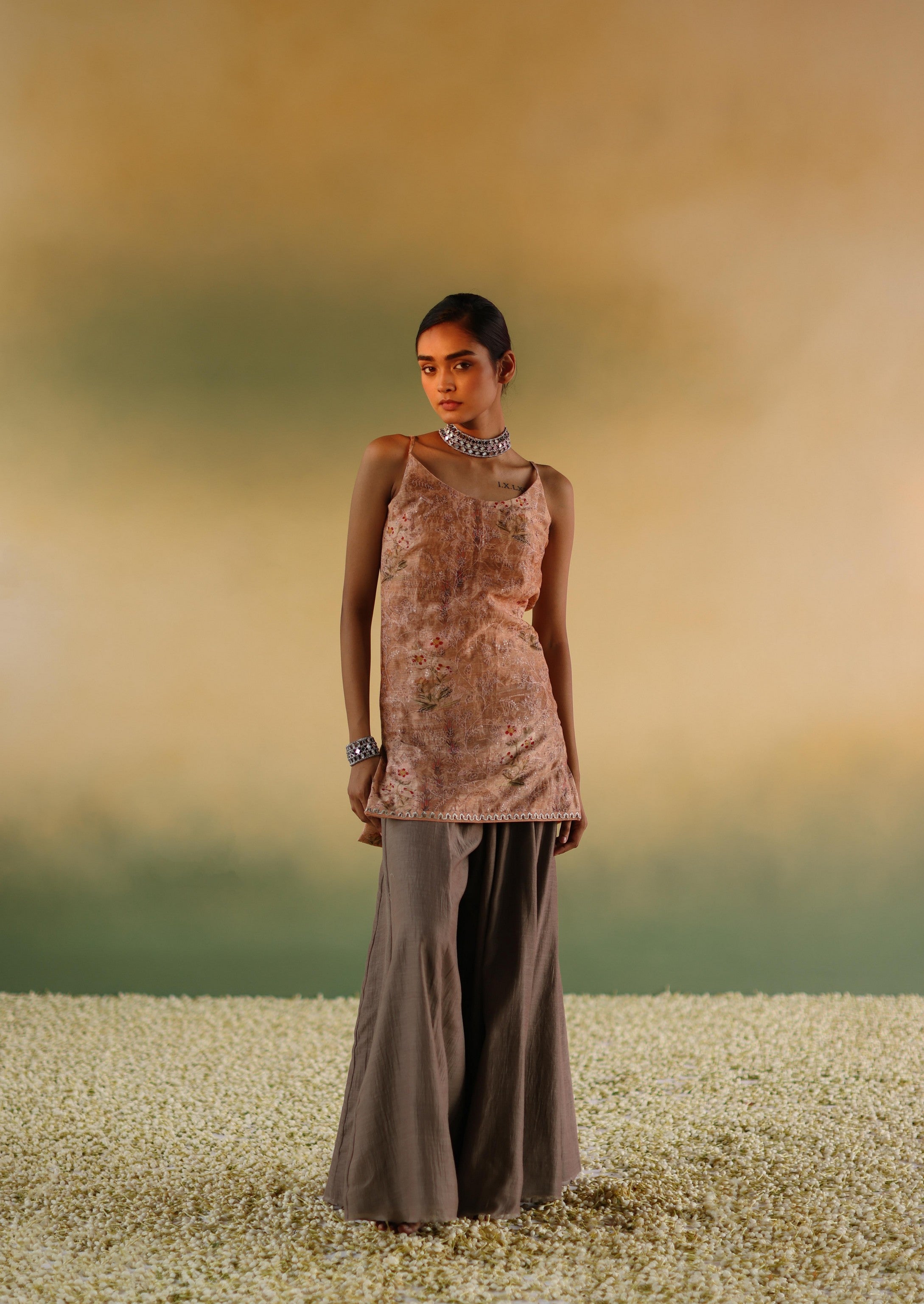 Nanda : Dainty and delightful (Peach)