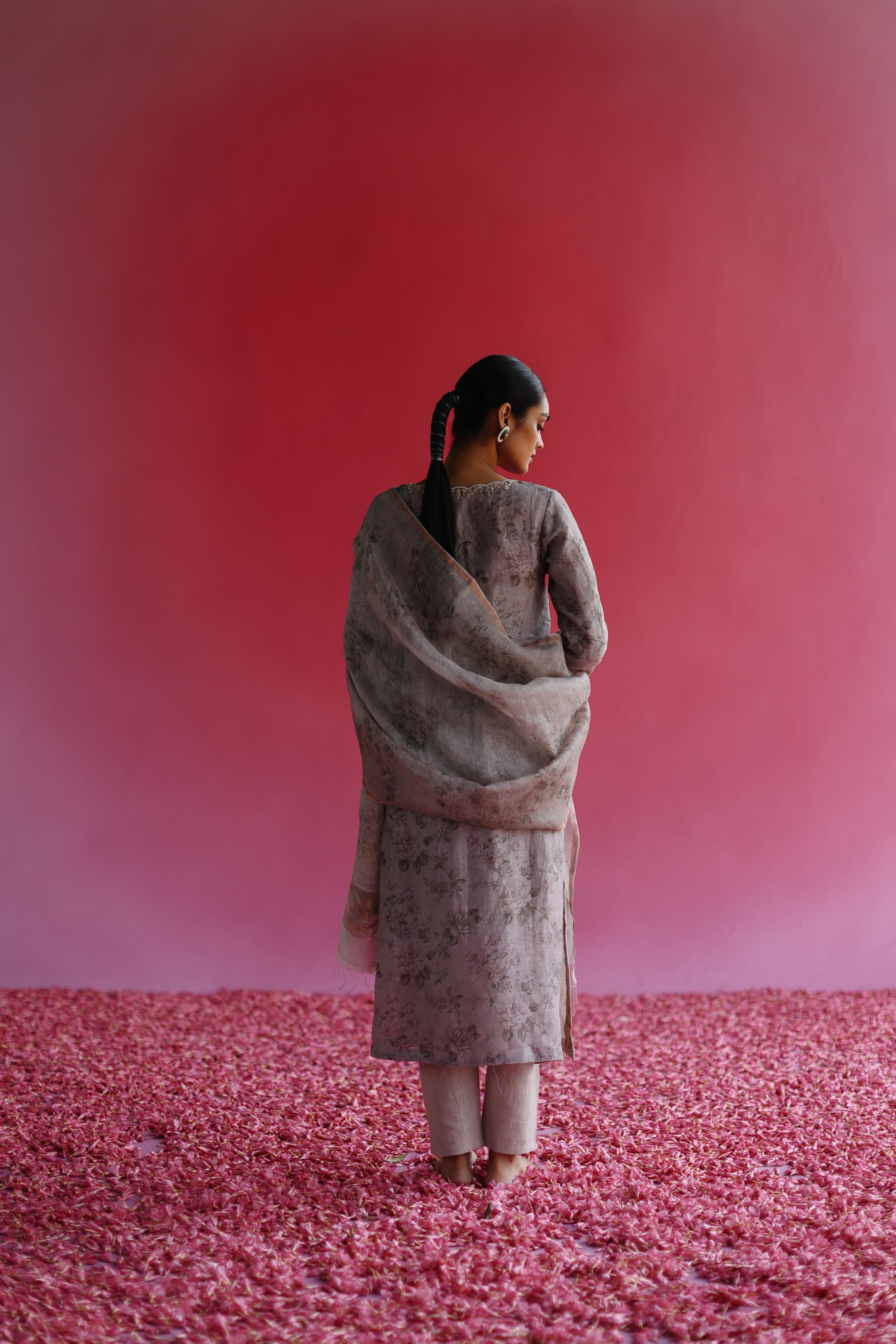 Swaroop : The lover of beauty (Grey)