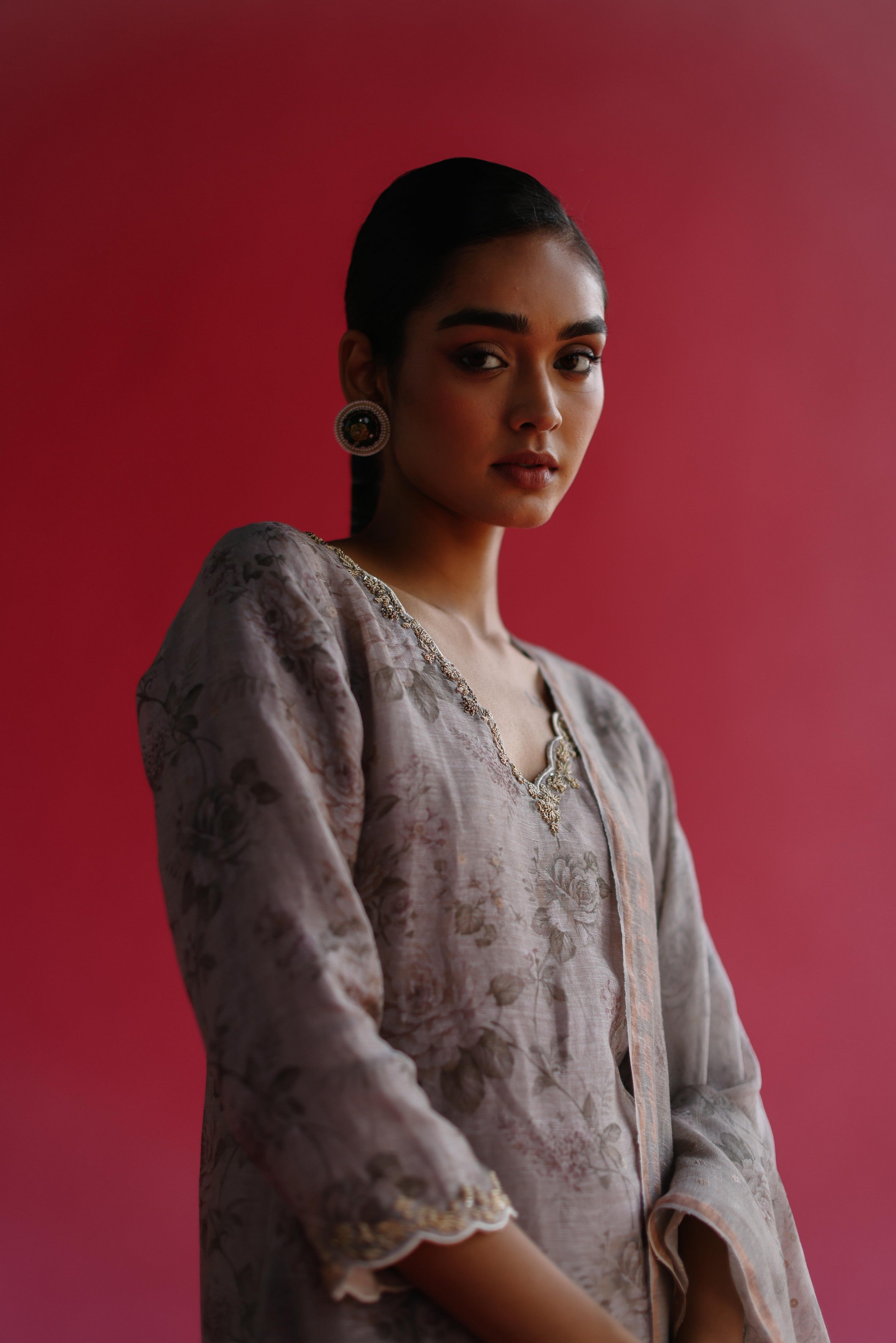 Swaroop : The lover of beauty (Grey)