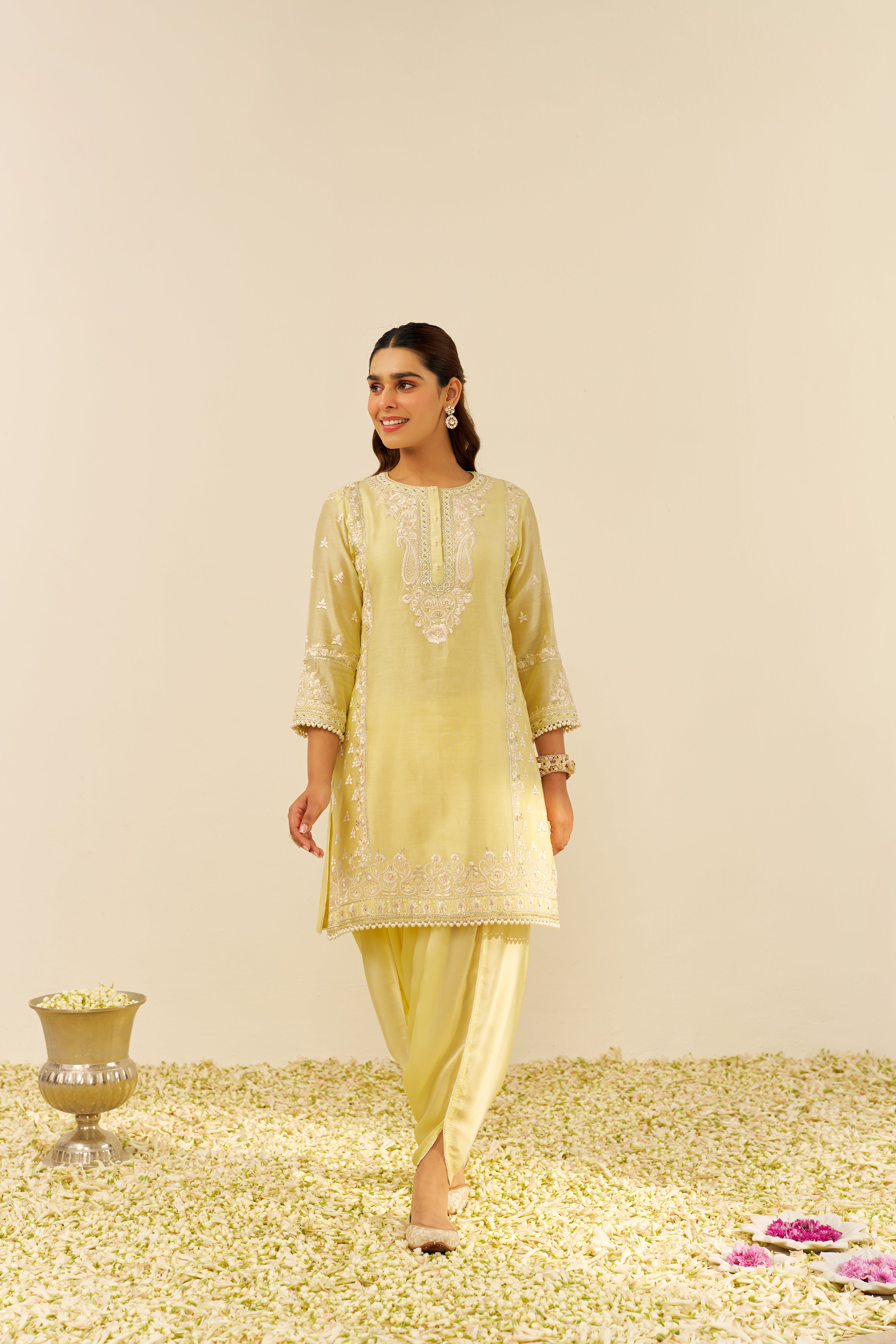 ZAISHA - SHORT KURTA WITH DHOTI