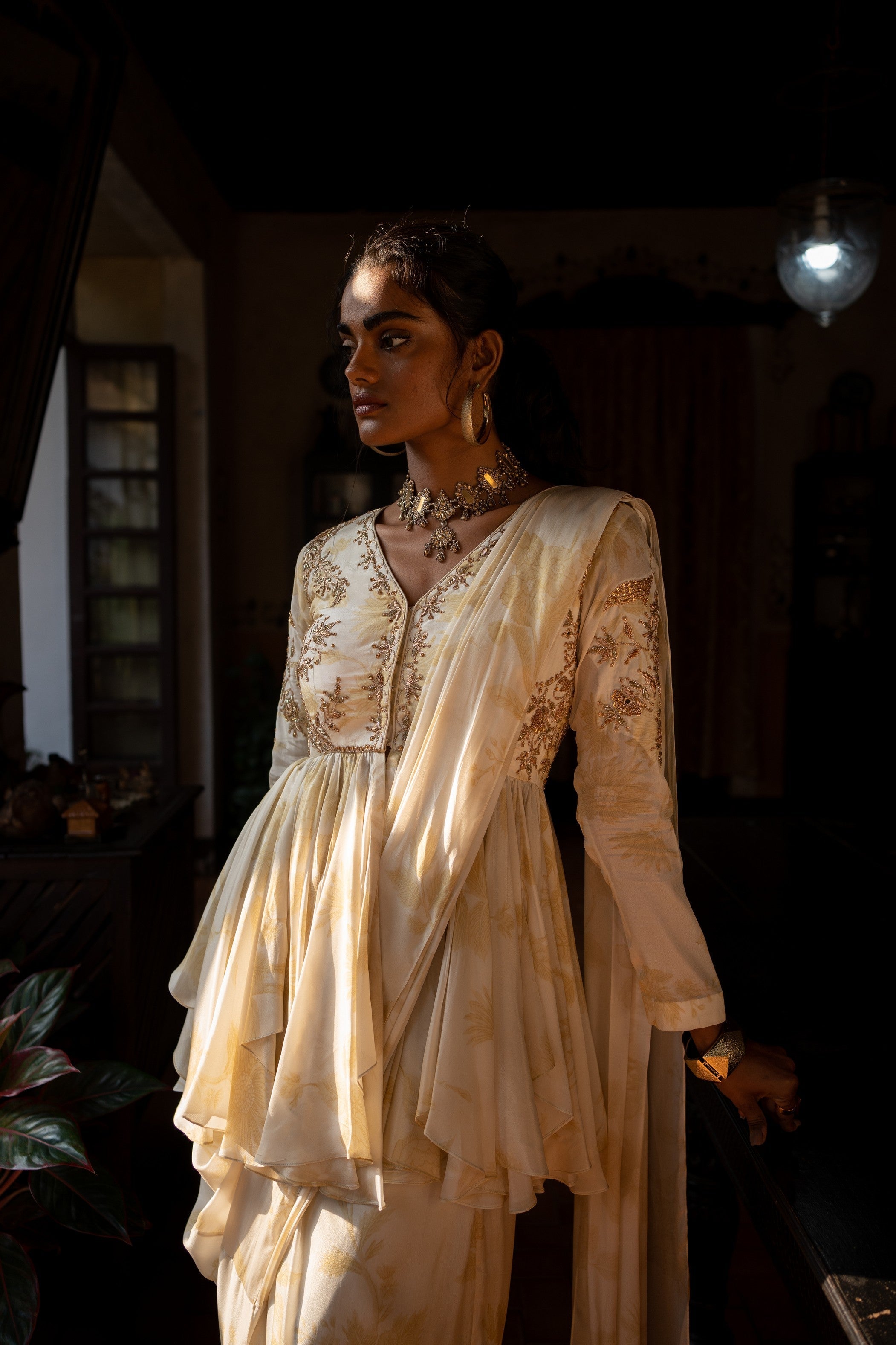 IVORY SOOTHING FLORAL PEPLUM SARI SET