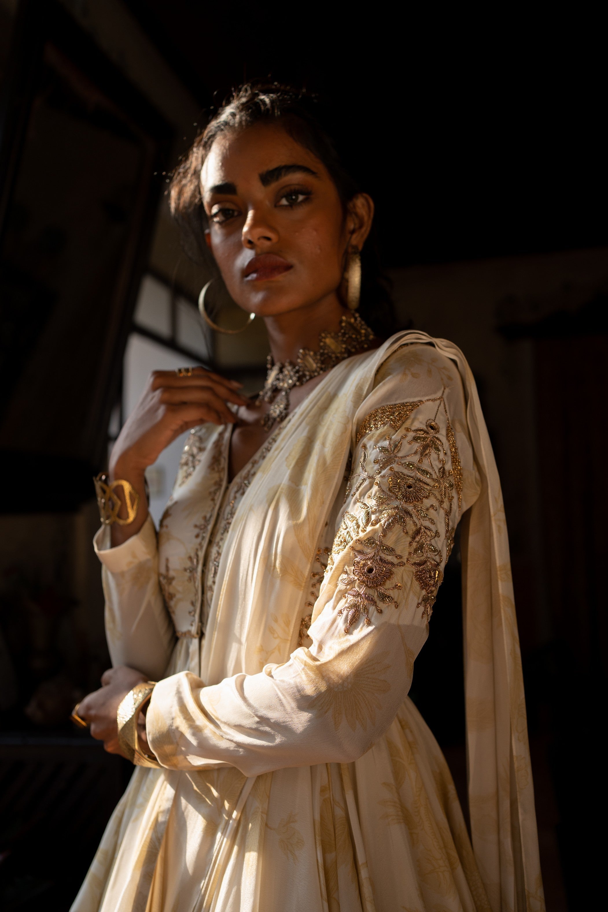 IVORY SOOTHING FLORAL PEPLUM SARI SET