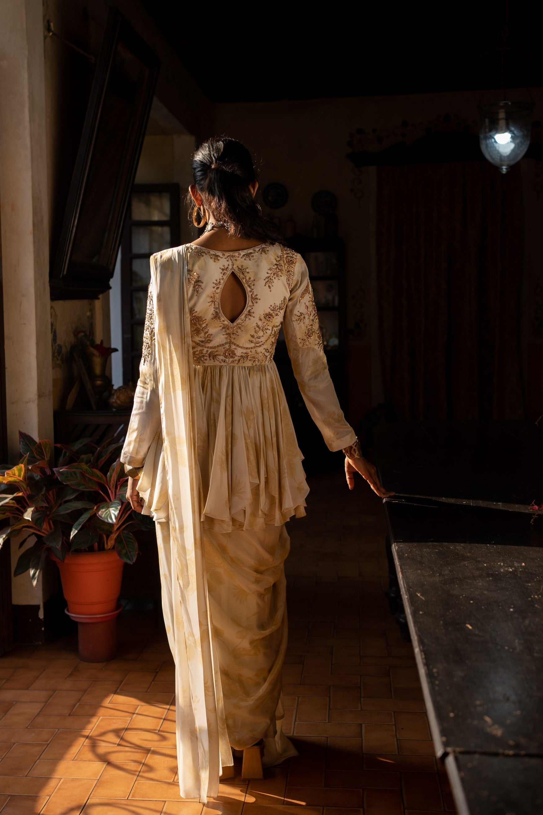 IVORY SOOTHING FLORAL PEPLUM SARI SET