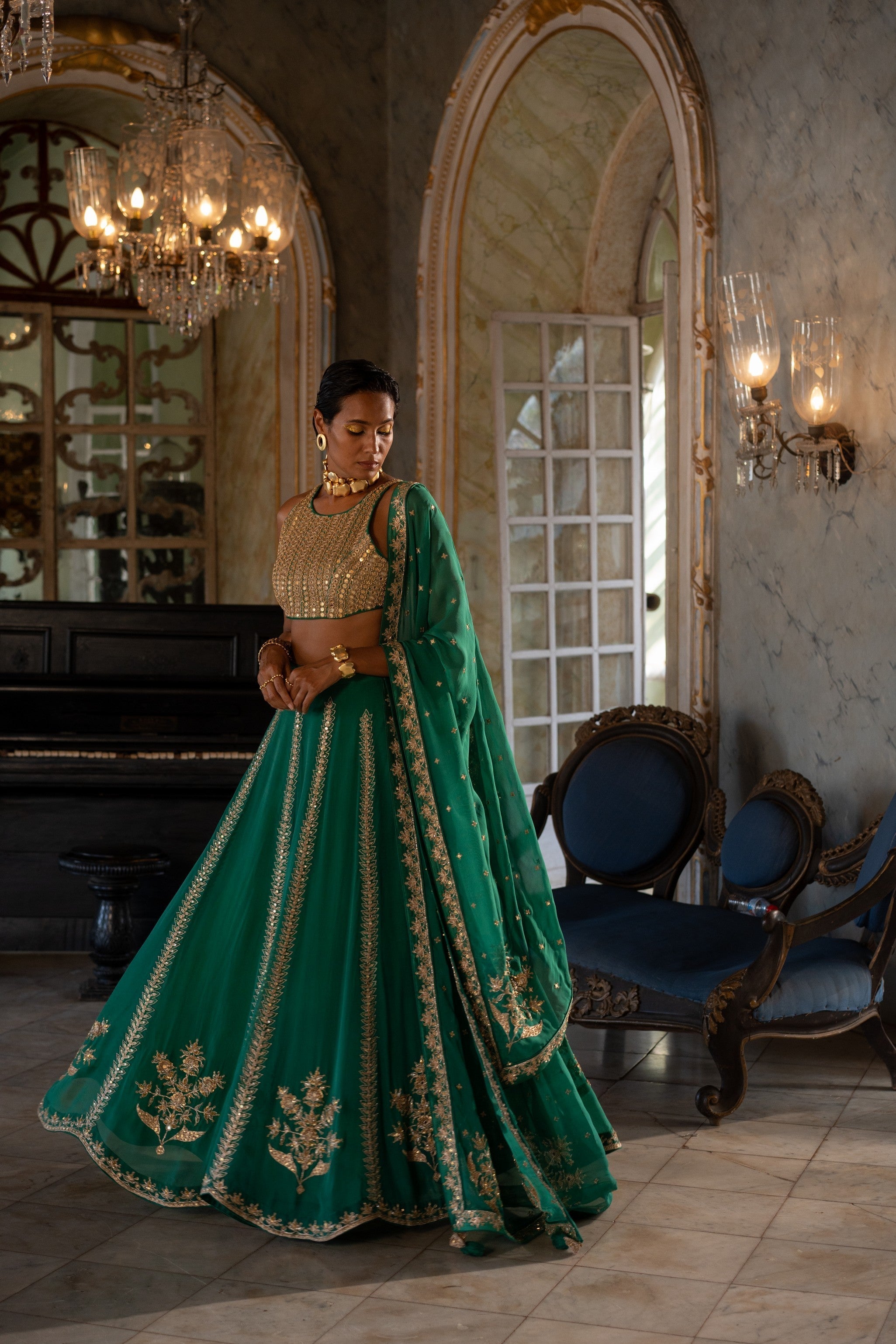 EMERALD GREEN
MIRROR BLOUSE LEHENGA SET