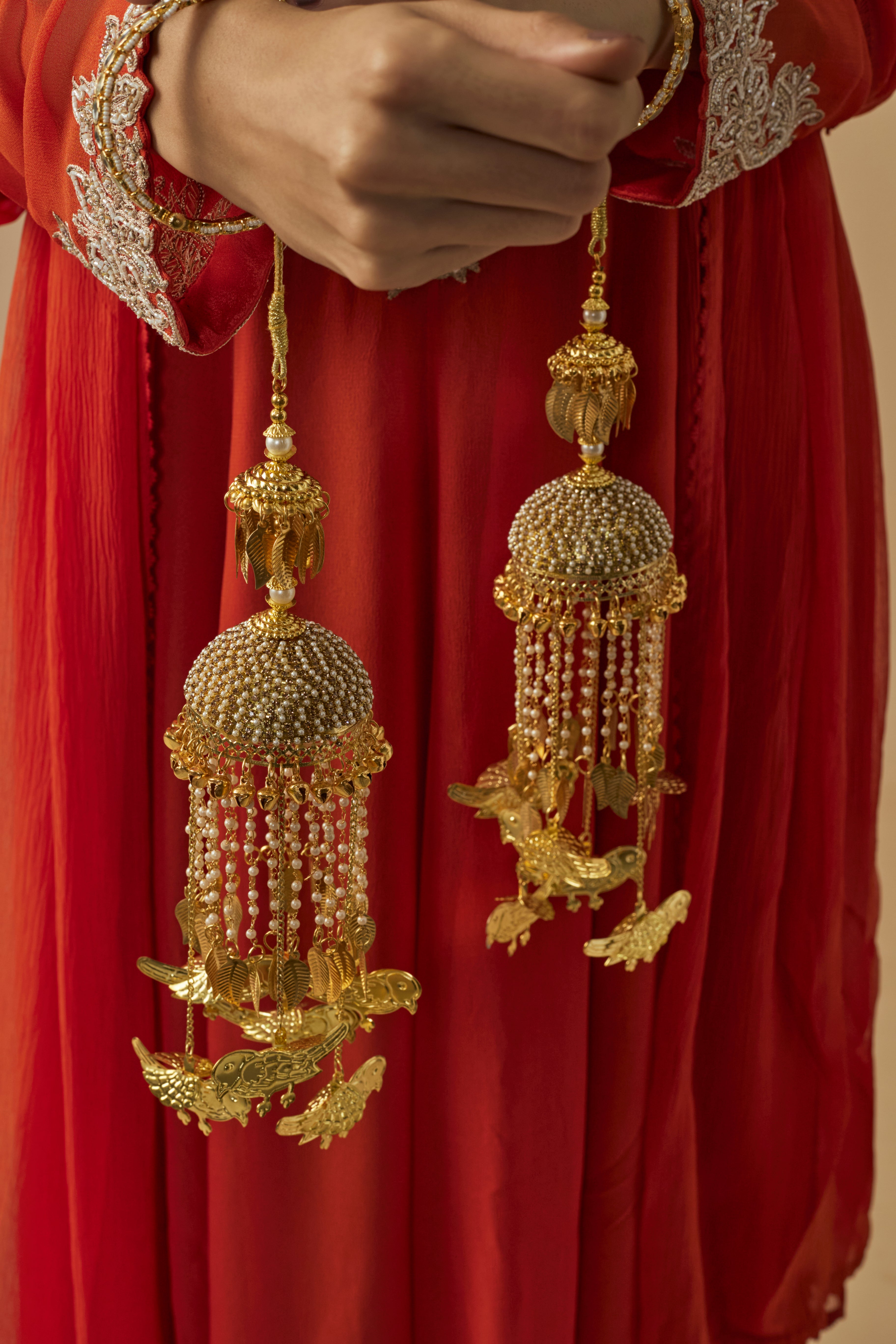 vivinia BY VIDHI MEHRA Gold Plated Womens Pair of Kaleeras (Freesize)