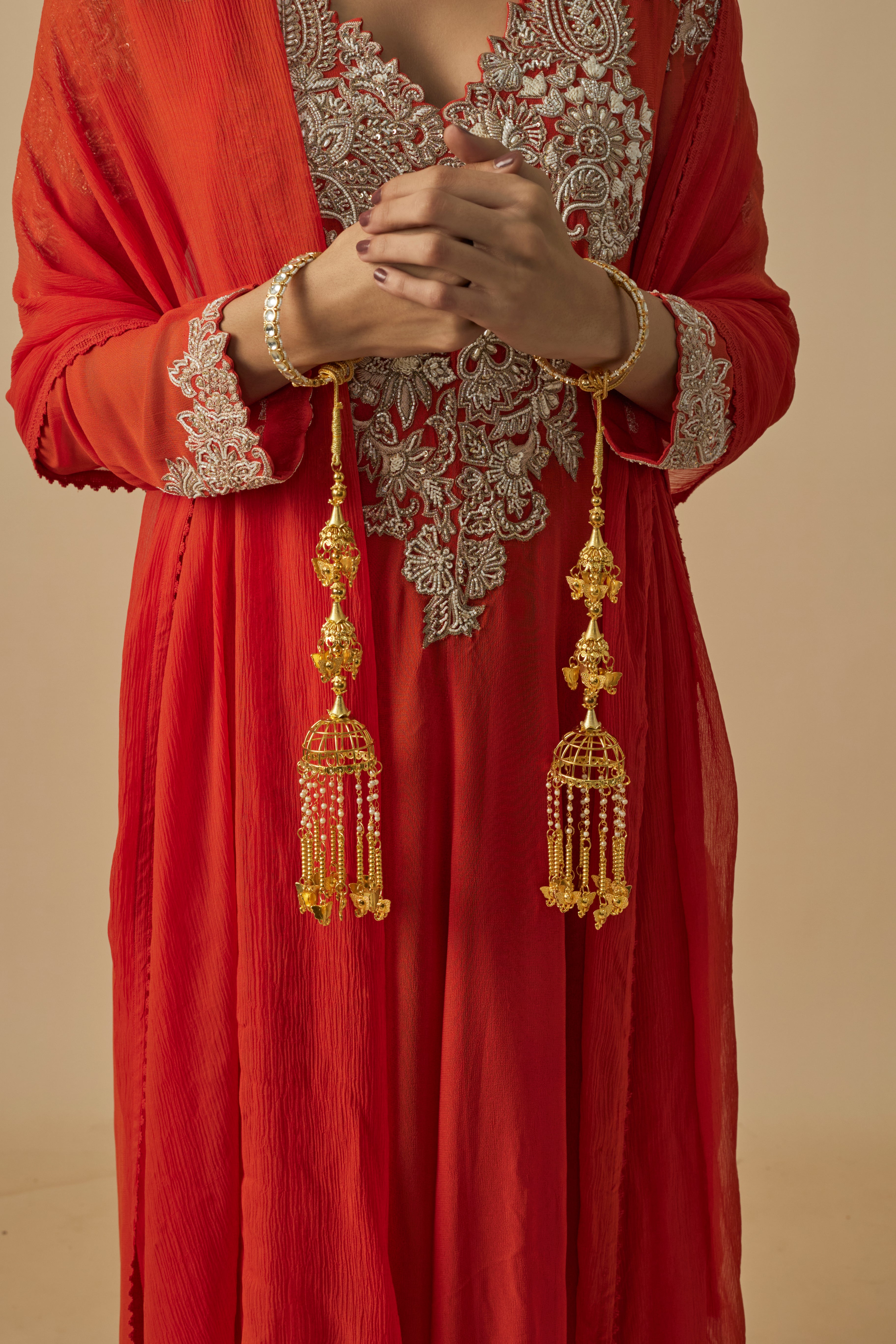 vivinia BY VIDHI MEHRA Gold Plated Womens Pair of Kaleeras (Freesize)