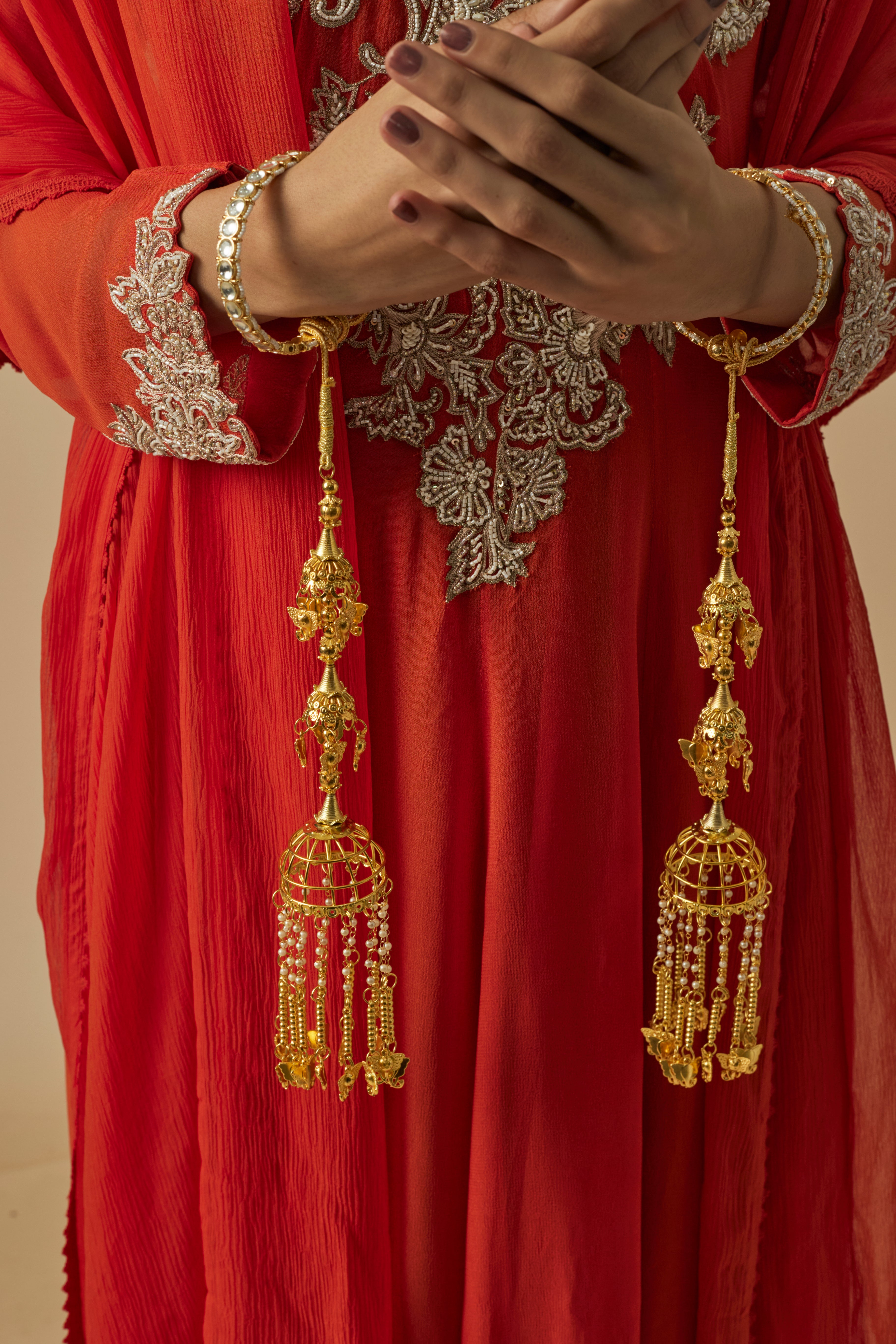 vivinia BY VIDHI MEHRA Gold Plated Womens Pair of Kaleeras (Freesize)