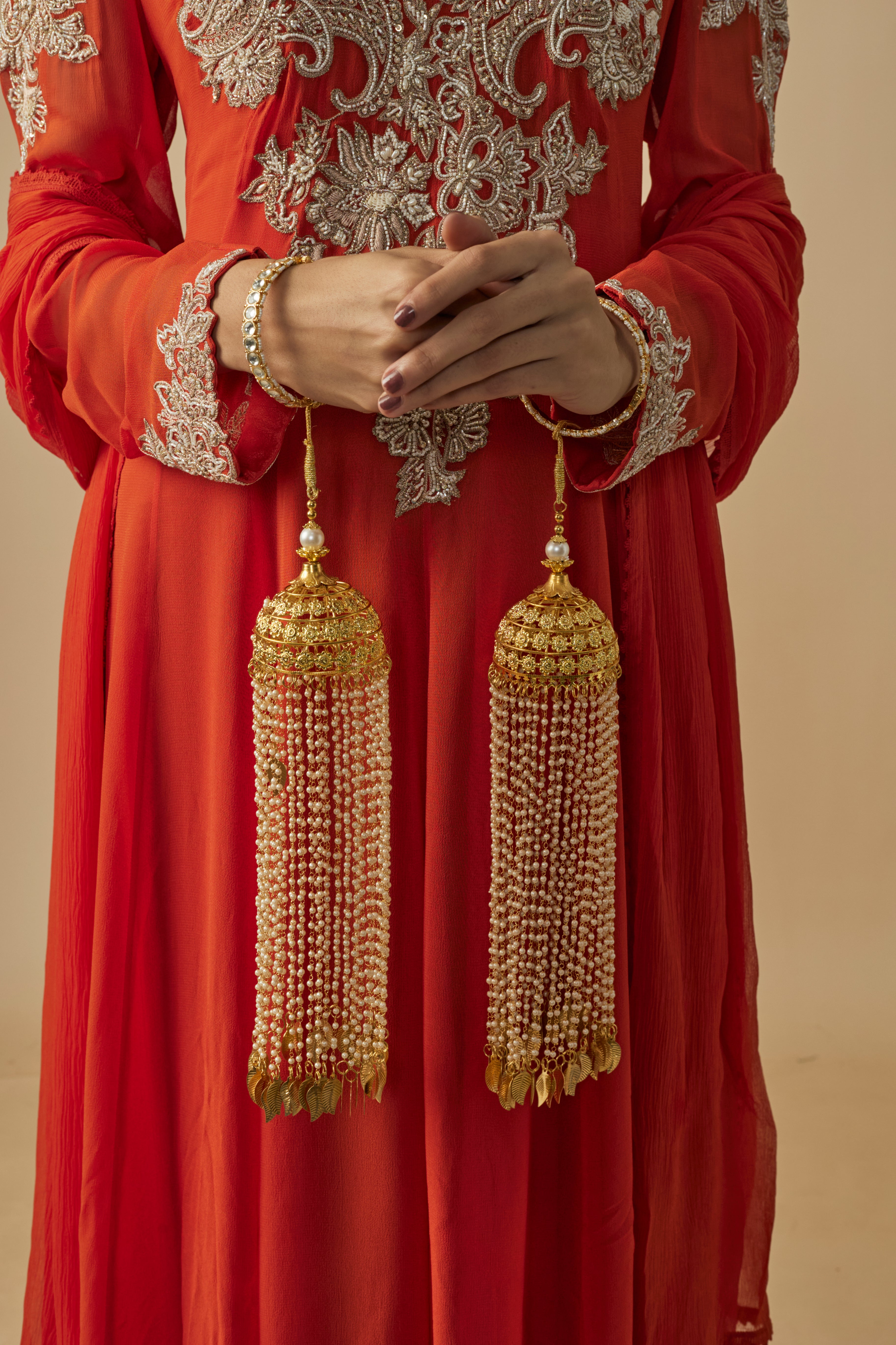 vivinia BY VIDHI MEHRA Gold Plated Womens Pair of Kaleeras (Freesize)