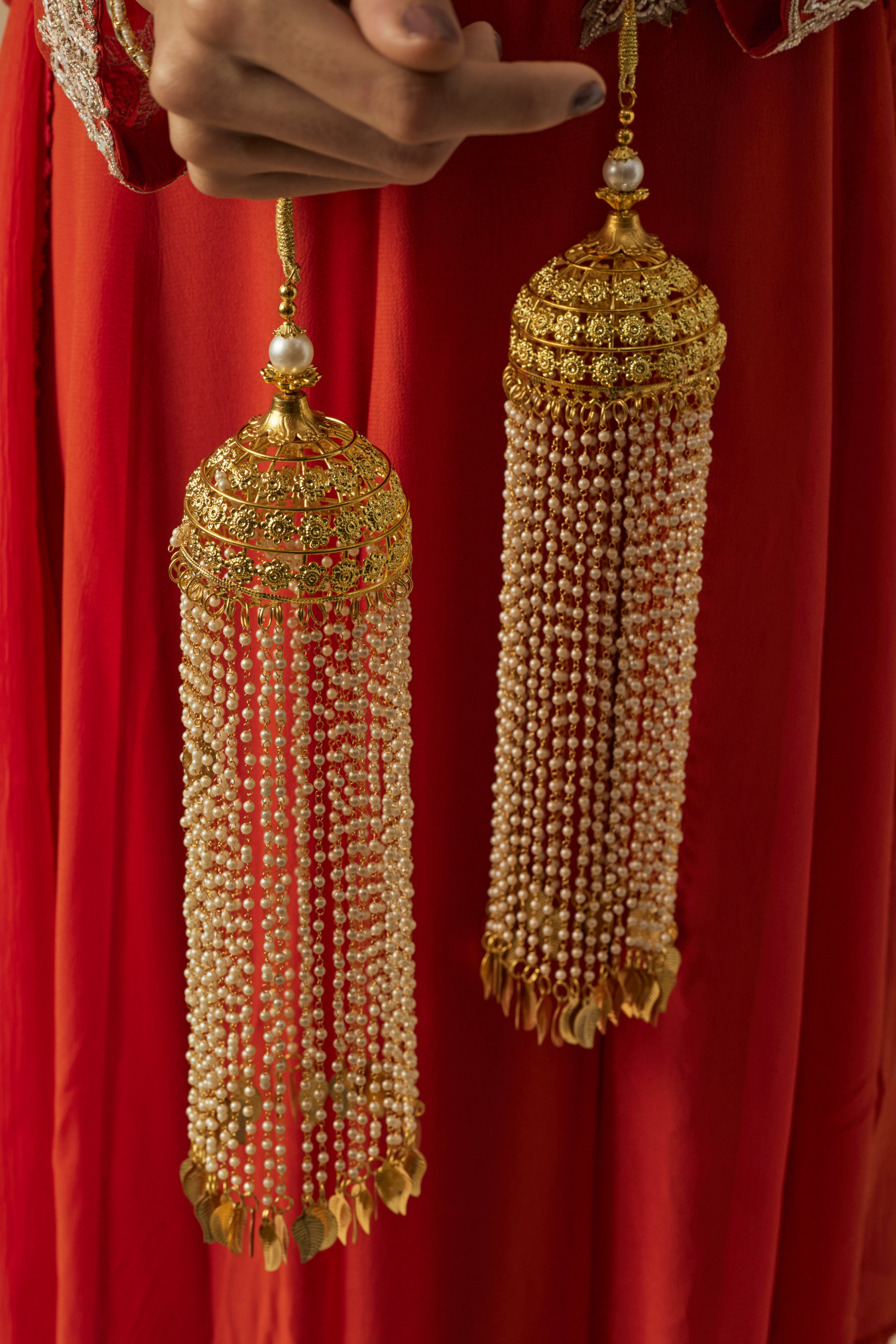 vivinia BY VIDHI MEHRA Gold Plated Womens Pair of Kaleeras (Freesize)