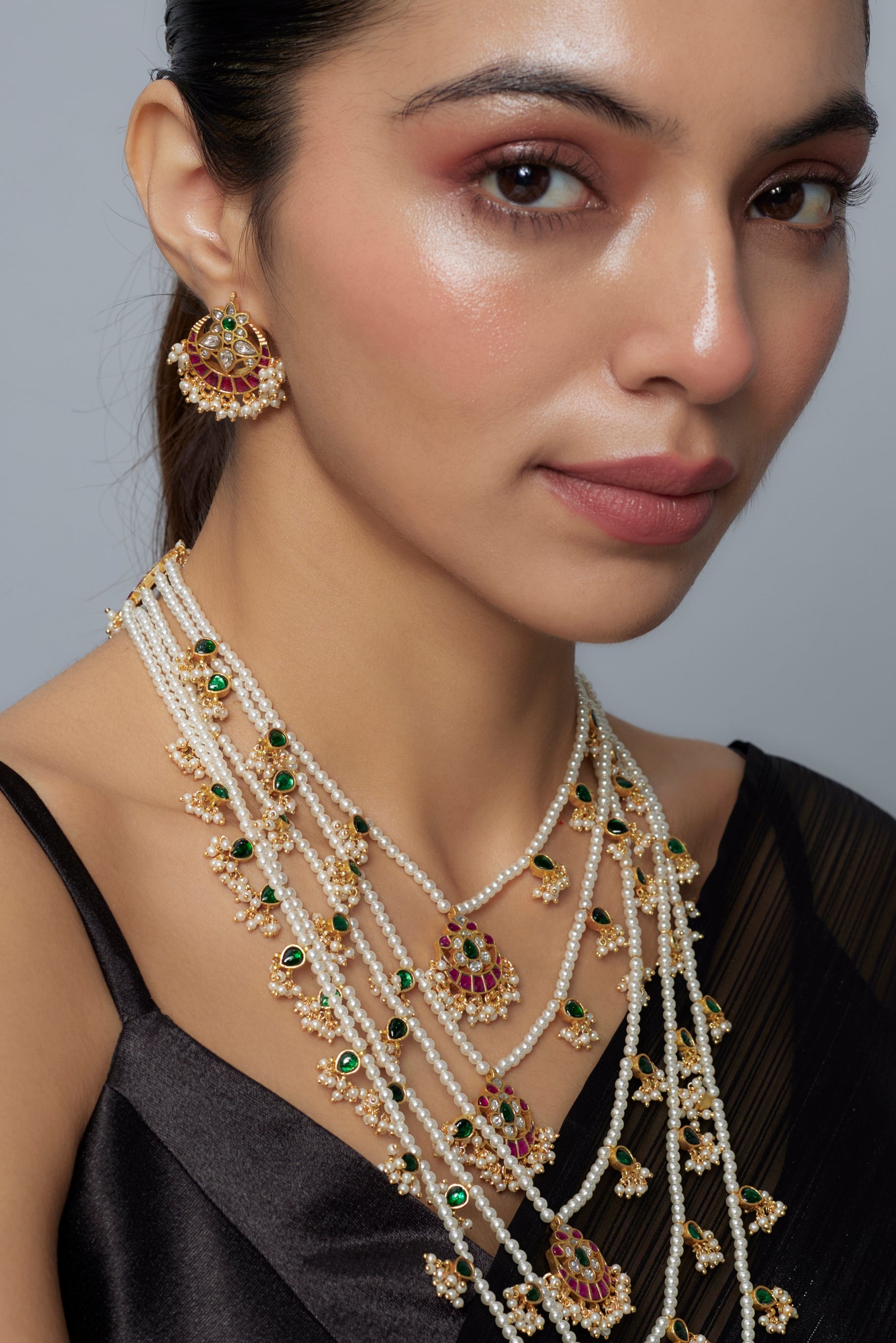 vivinia BY VIDHI MEHRA Saadgi Gold Plated White Womens Kundan, Polki Long Necklace Set with Pair of Earrings (Freesize)