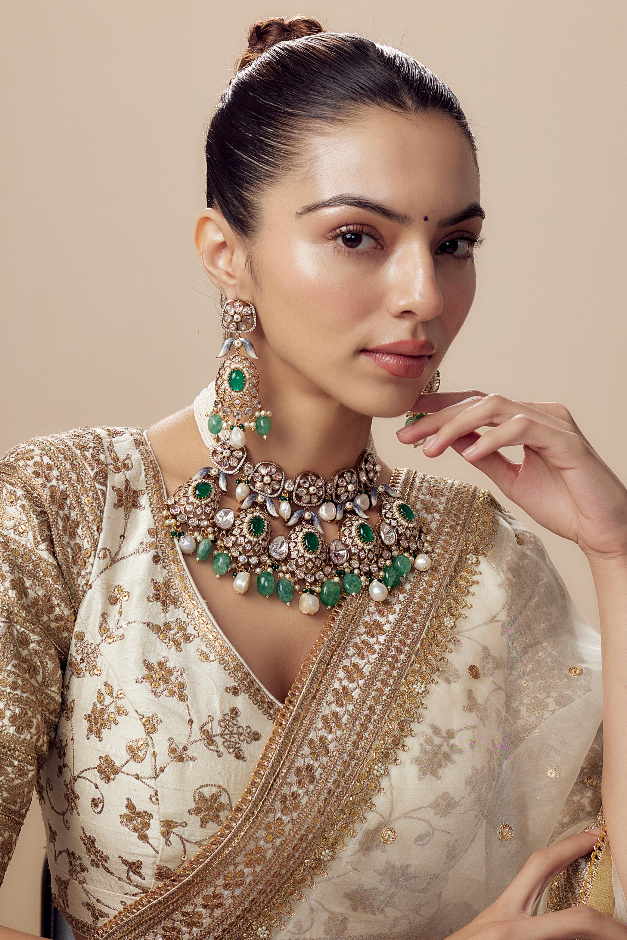 vivinia BY VIDHI MEHRA Florence Gold Plated Green Womens Kundan, Polki Short Necklace Set with Pair of Earrings (Freesize)